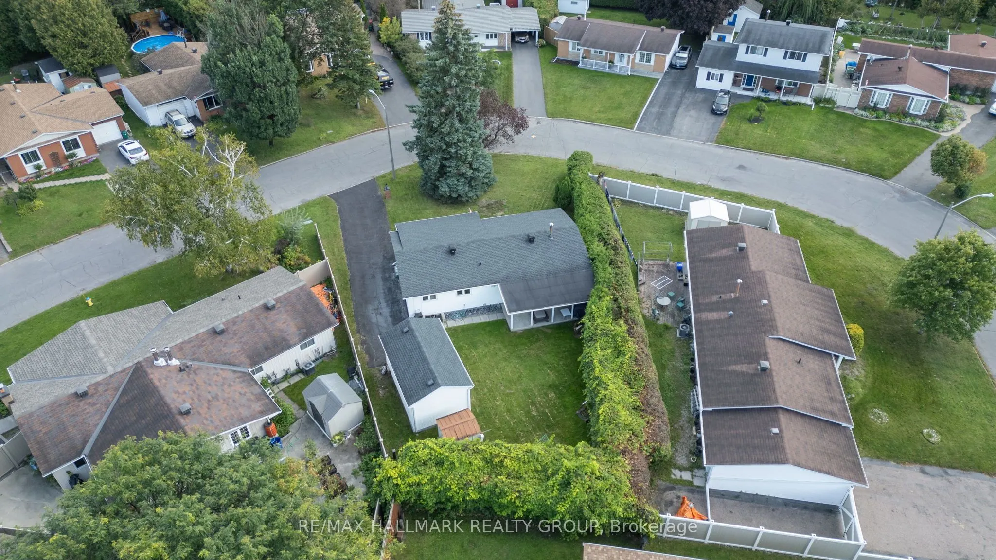 2376 Blackstone Crescent