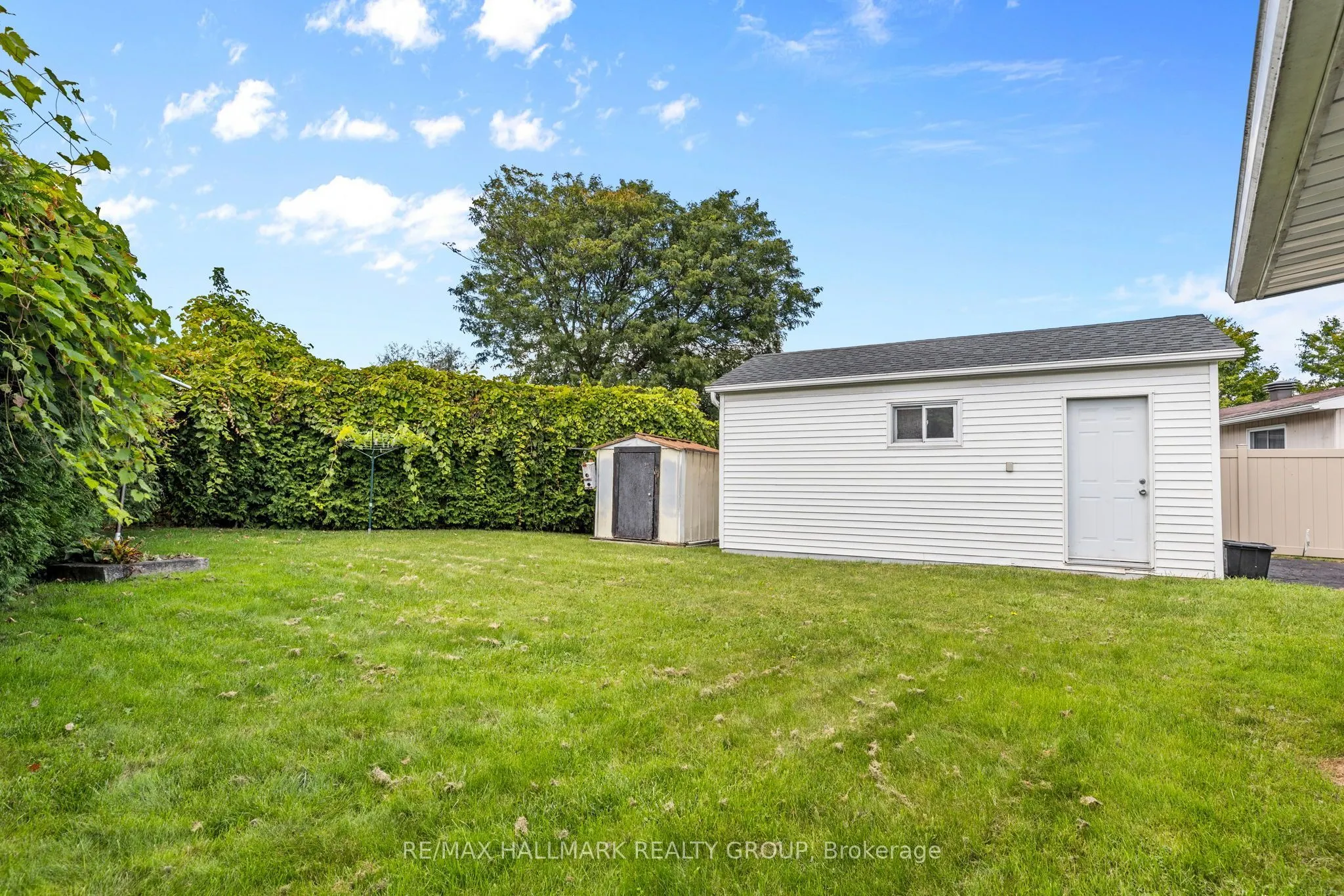 2376 Blackstone Crescent