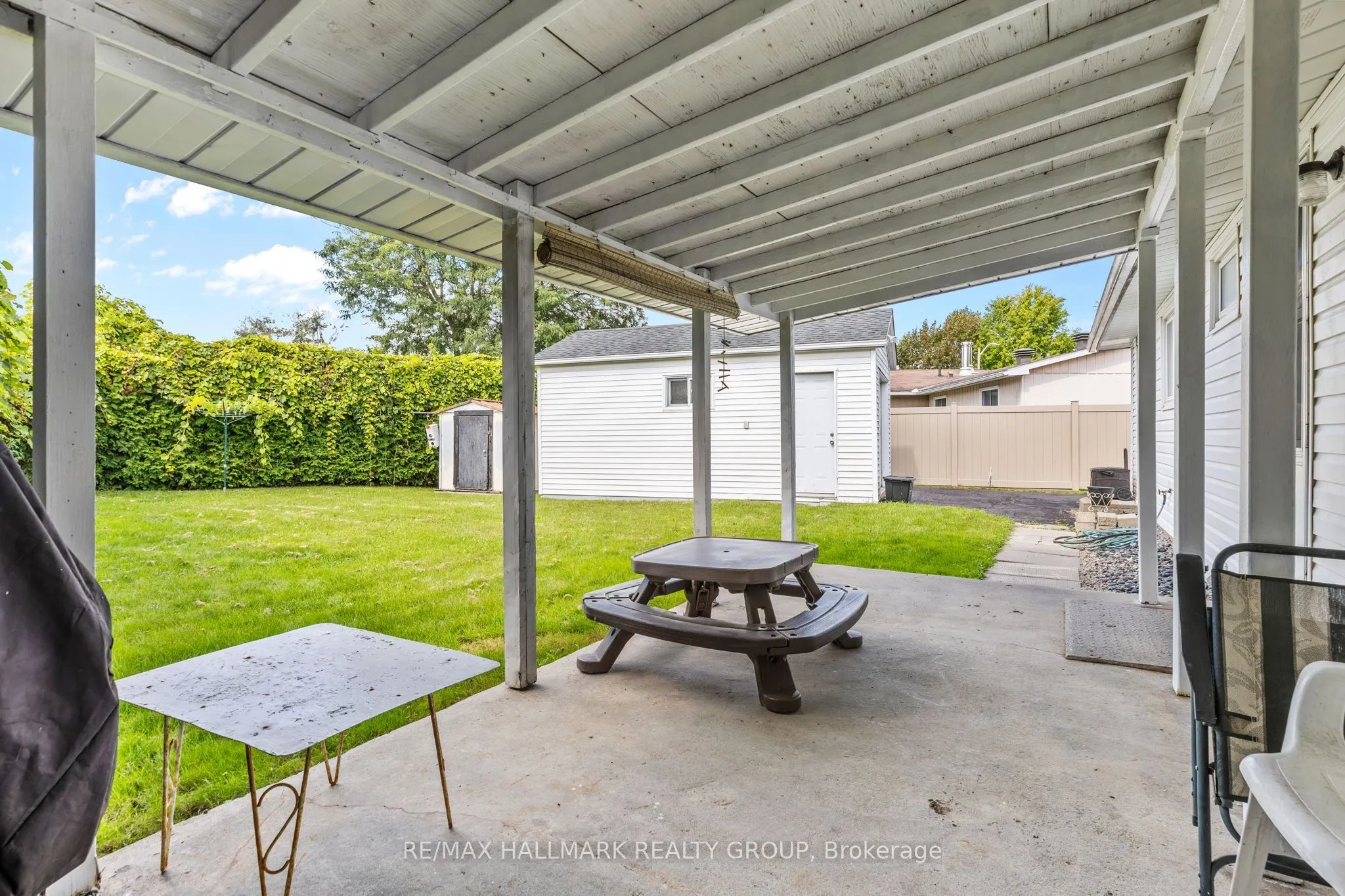 2376 Blackstone Crescent