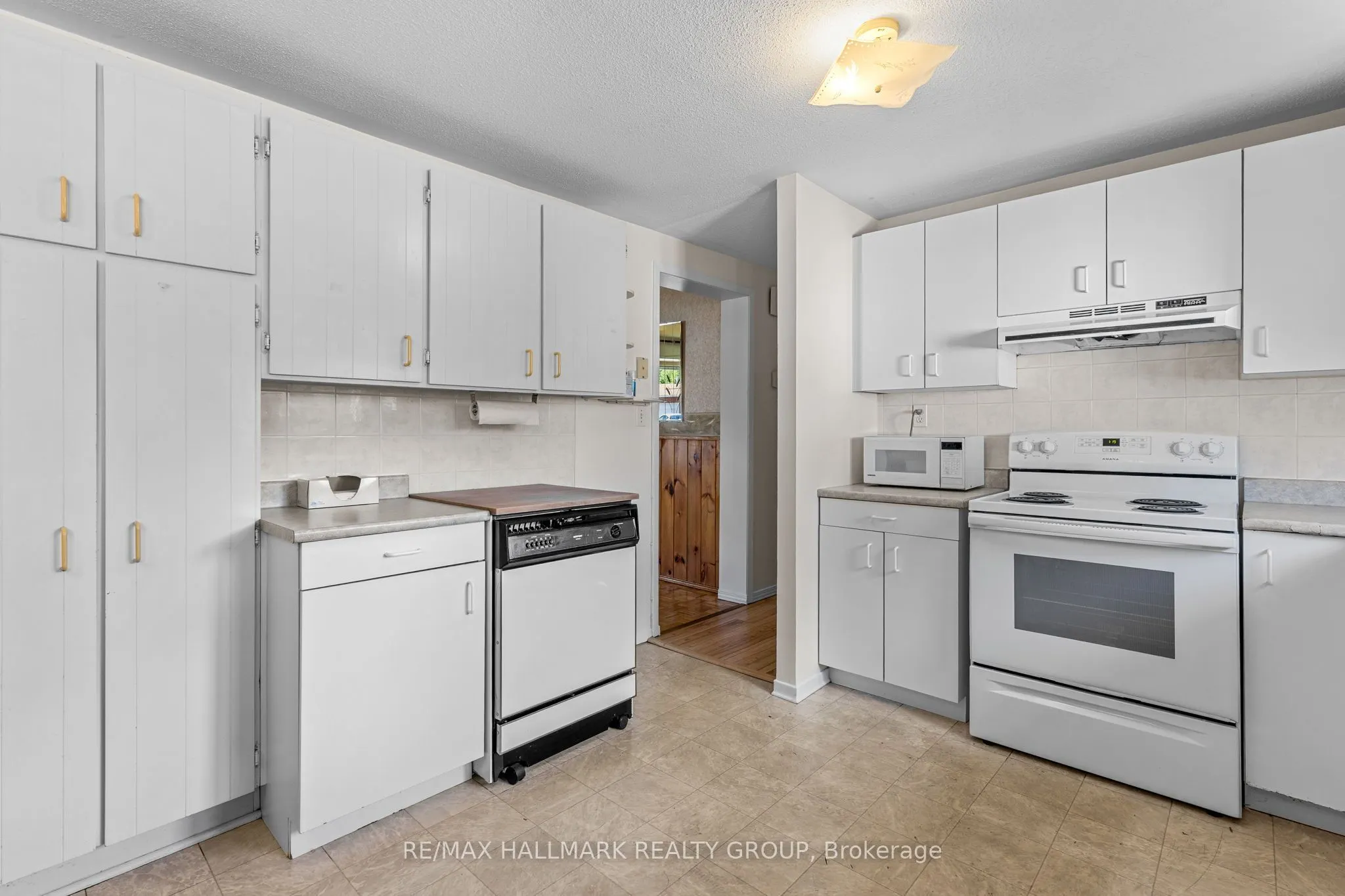 2376 Blackstone Crescent