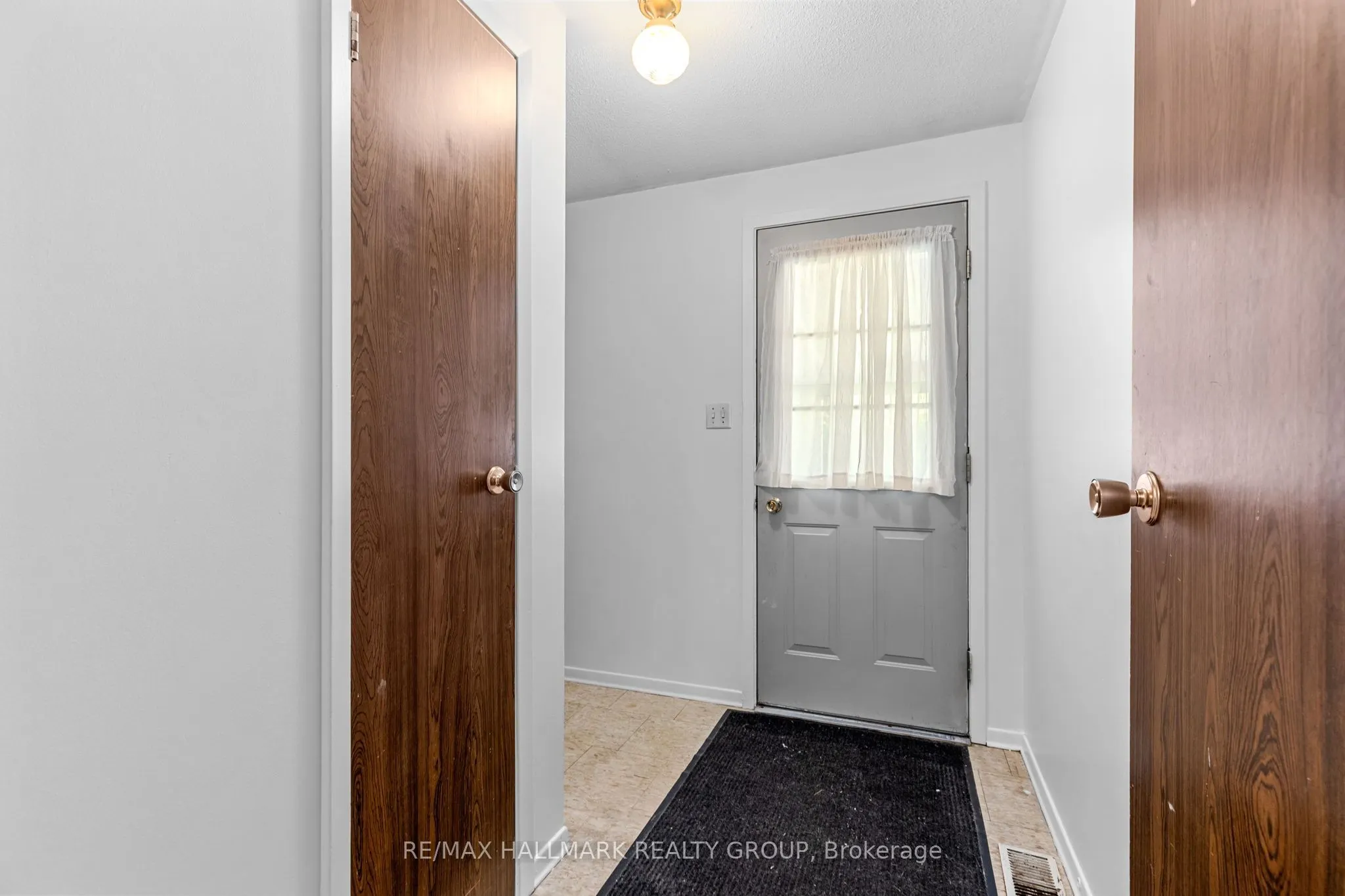 2376 Blackstone Crescent