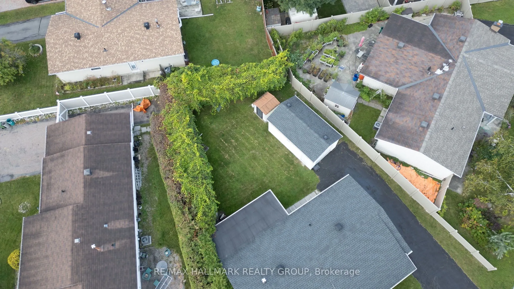 2376 Blackstone Crescent