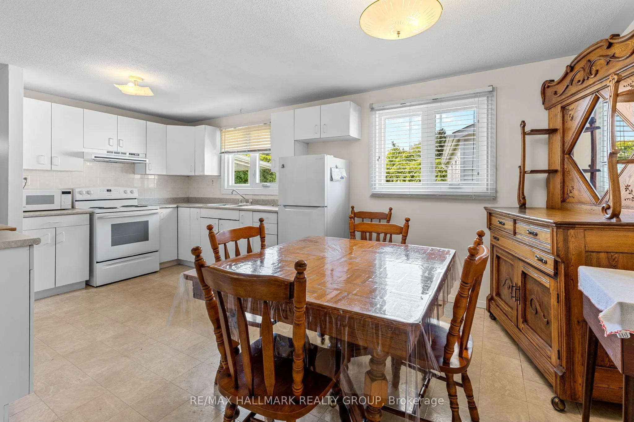 2376 Blackstone Crescent