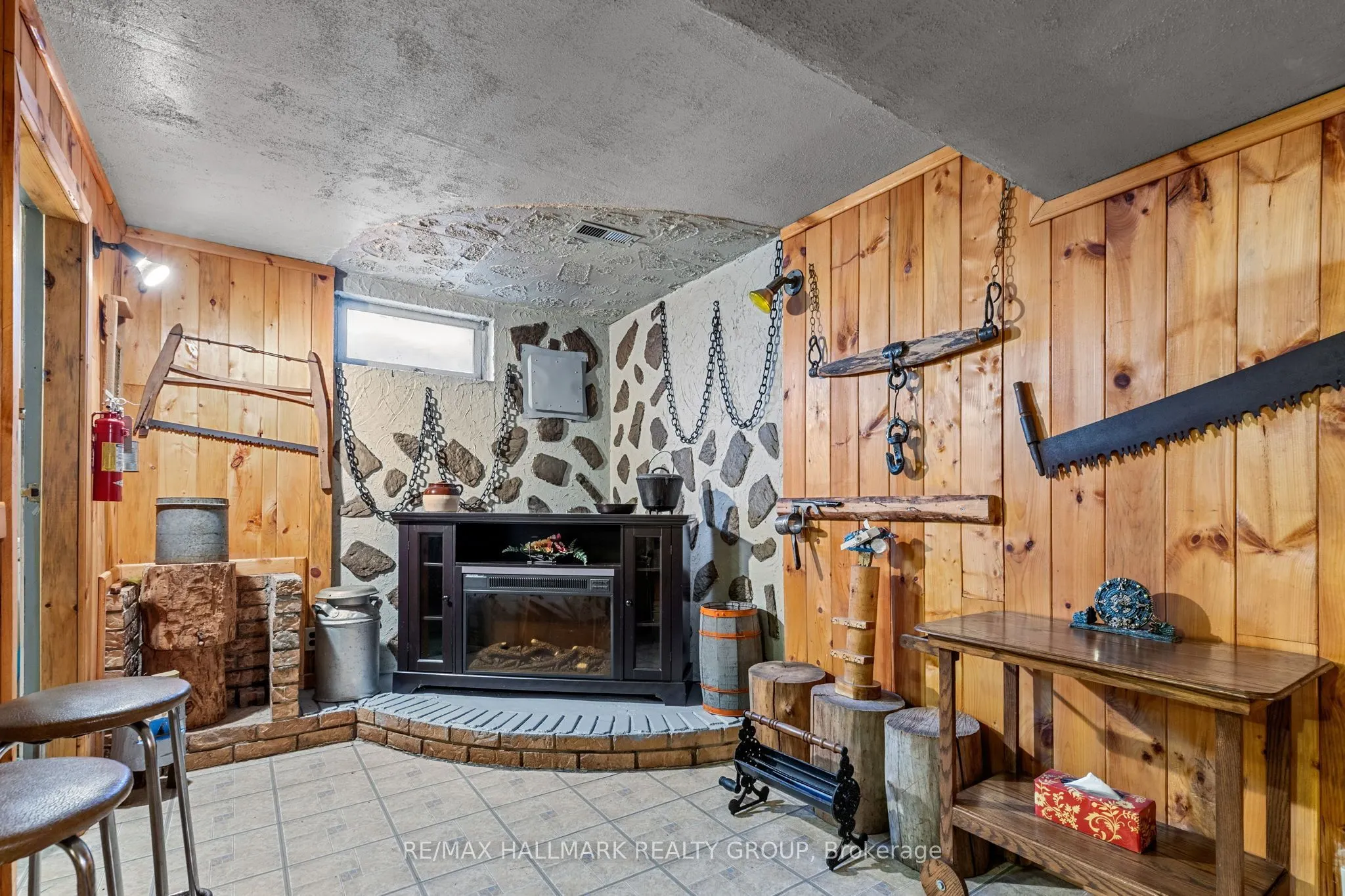 2376 Blackstone Crescent