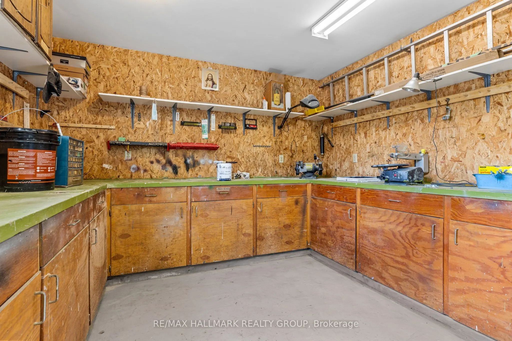 2376 Blackstone Crescent