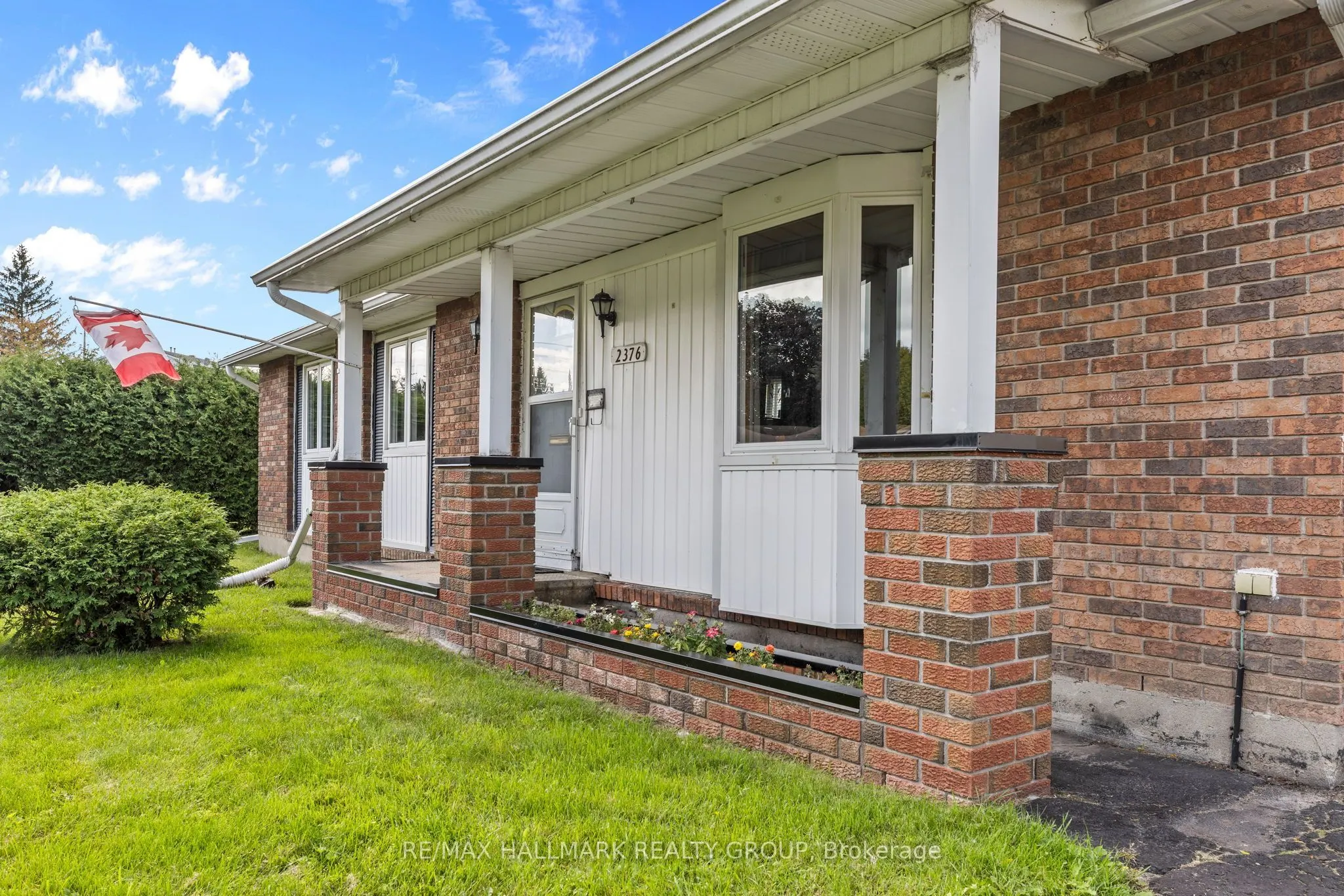 2376 Blackstone Crescent