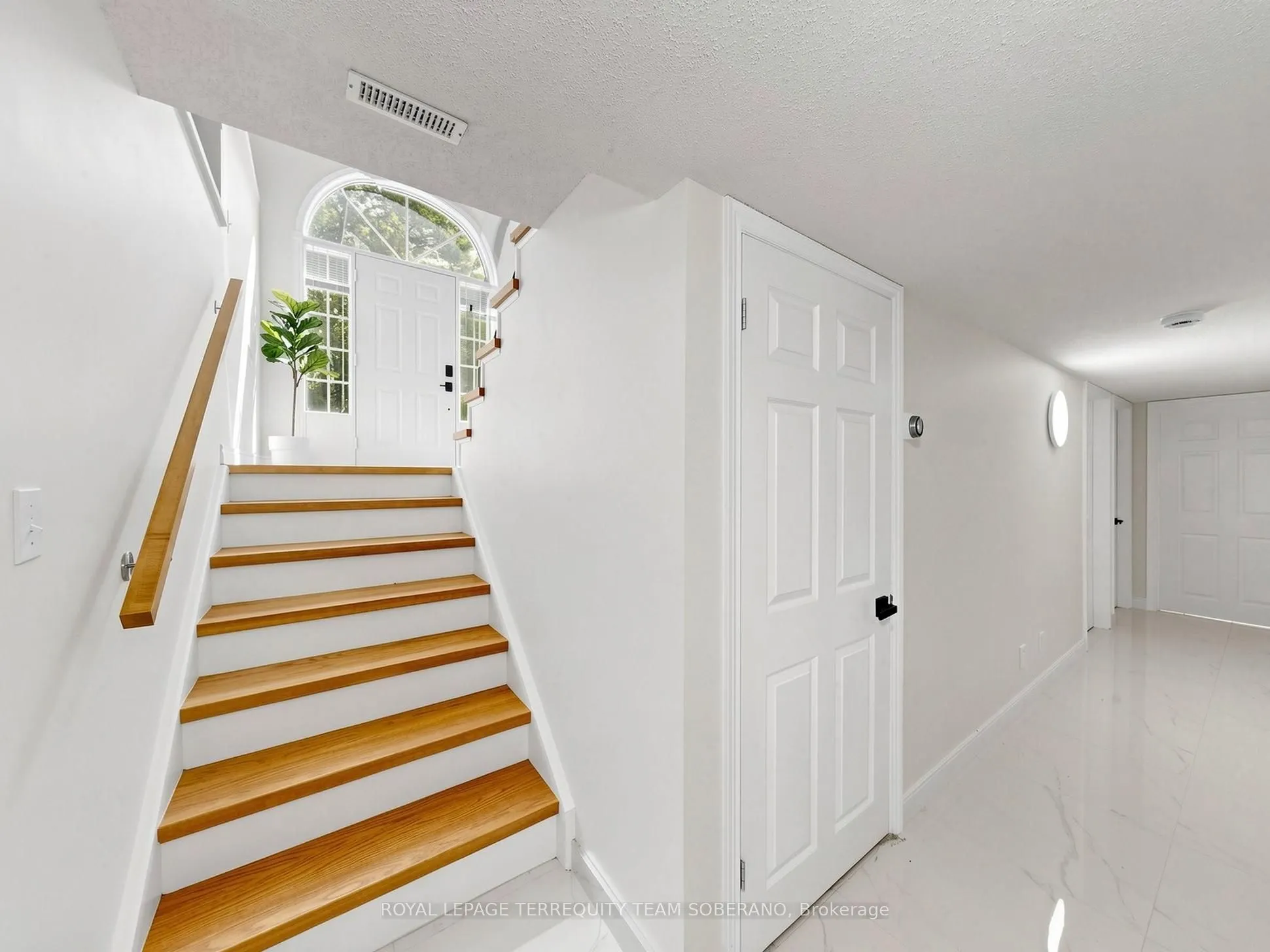 125 White Oaks Avenue