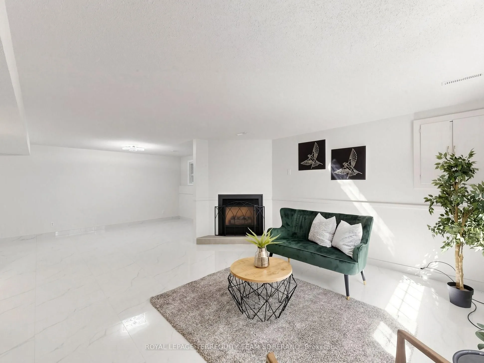 125 White Oaks Avenue
