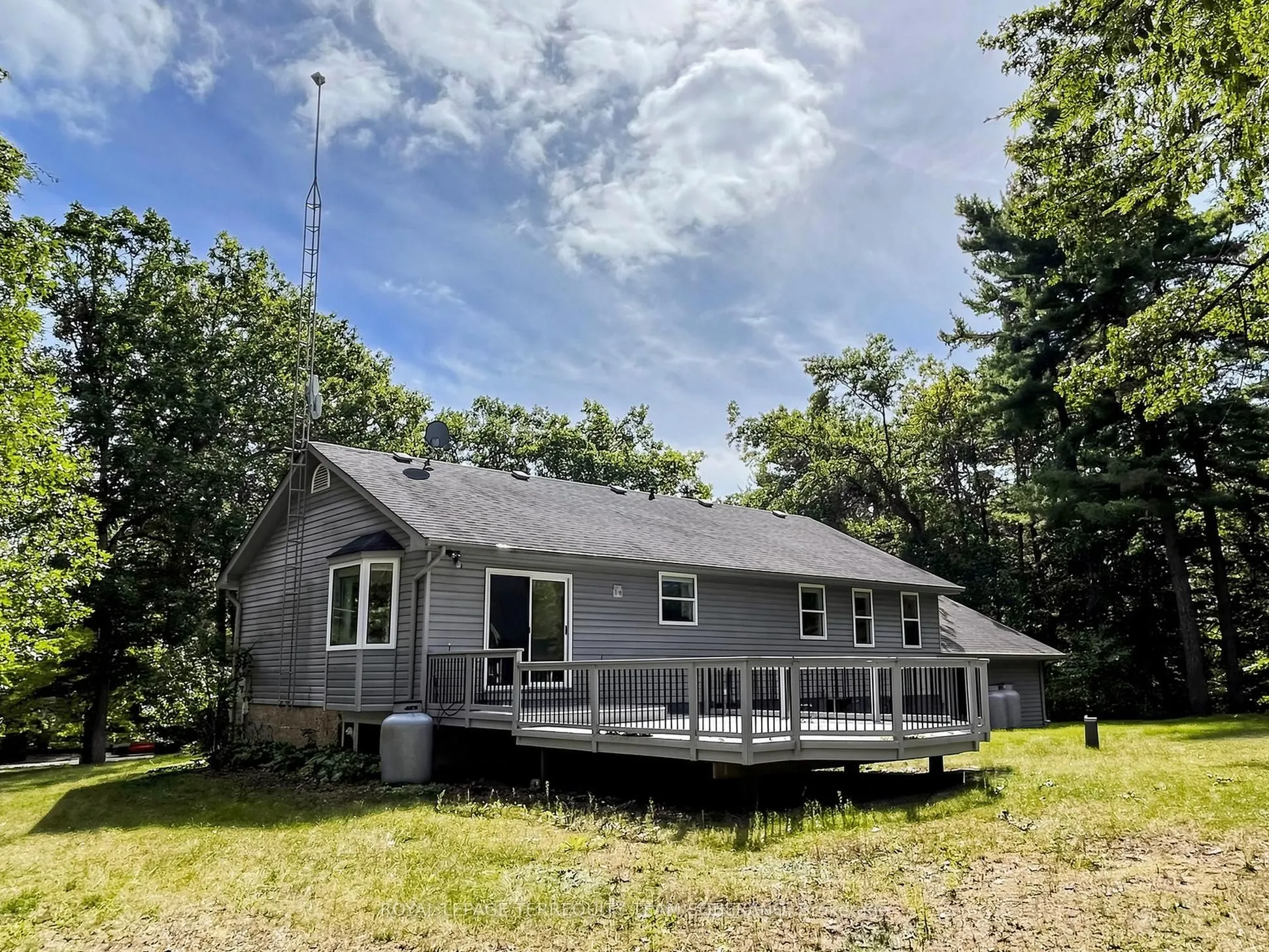 125 White Oaks Avenue