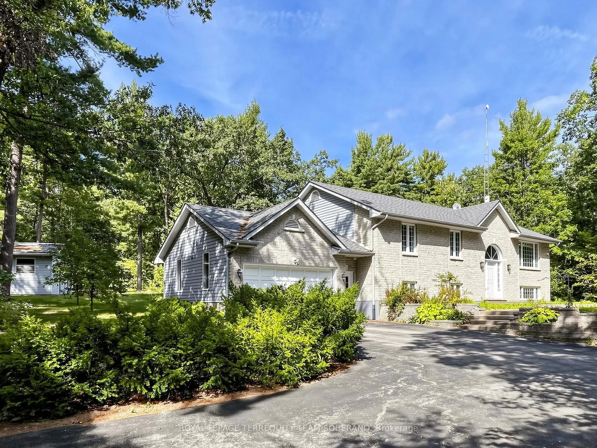 125 White Oaks Avenue