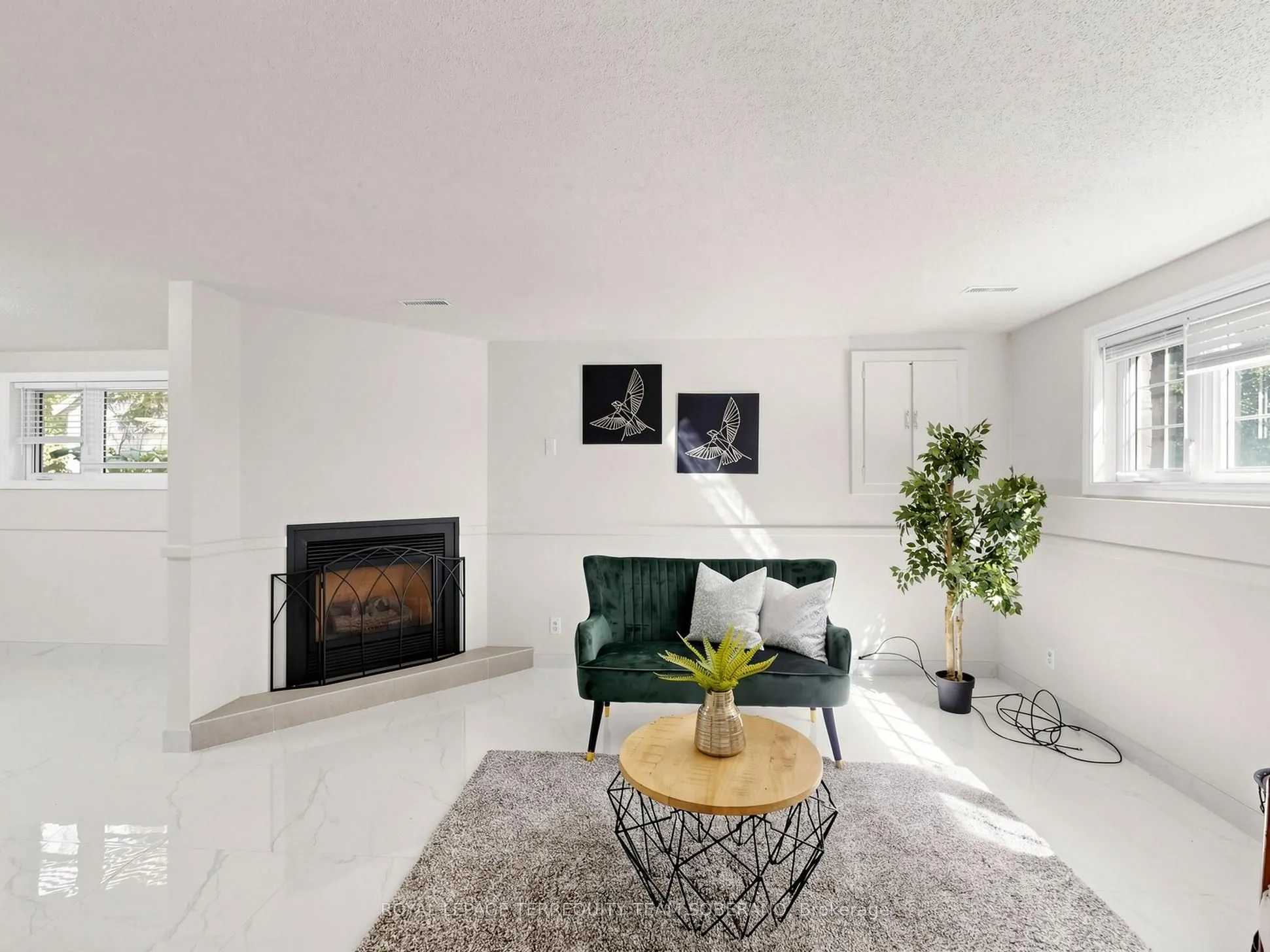 125 White Oaks Avenue