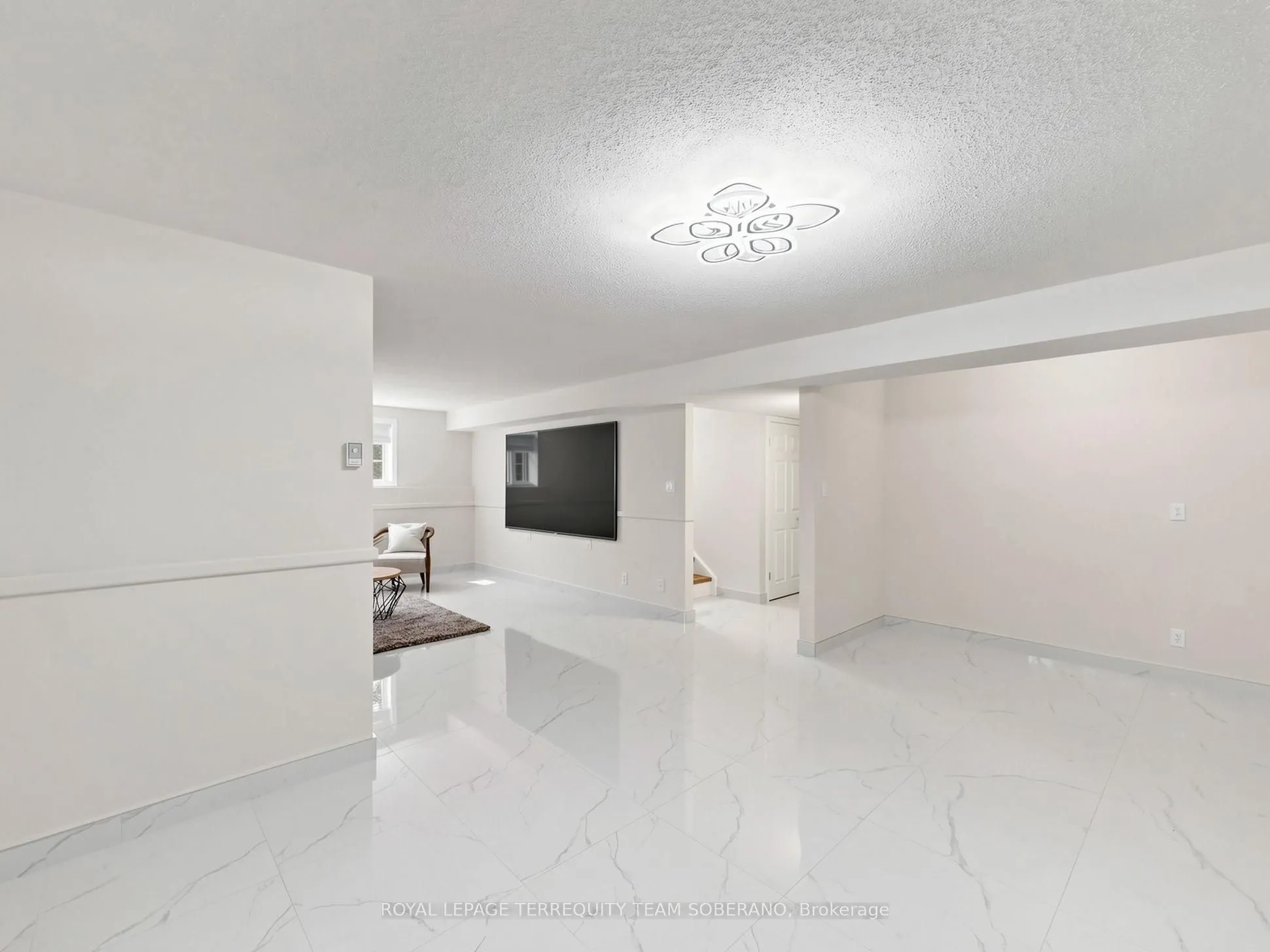 125 White Oaks Avenue