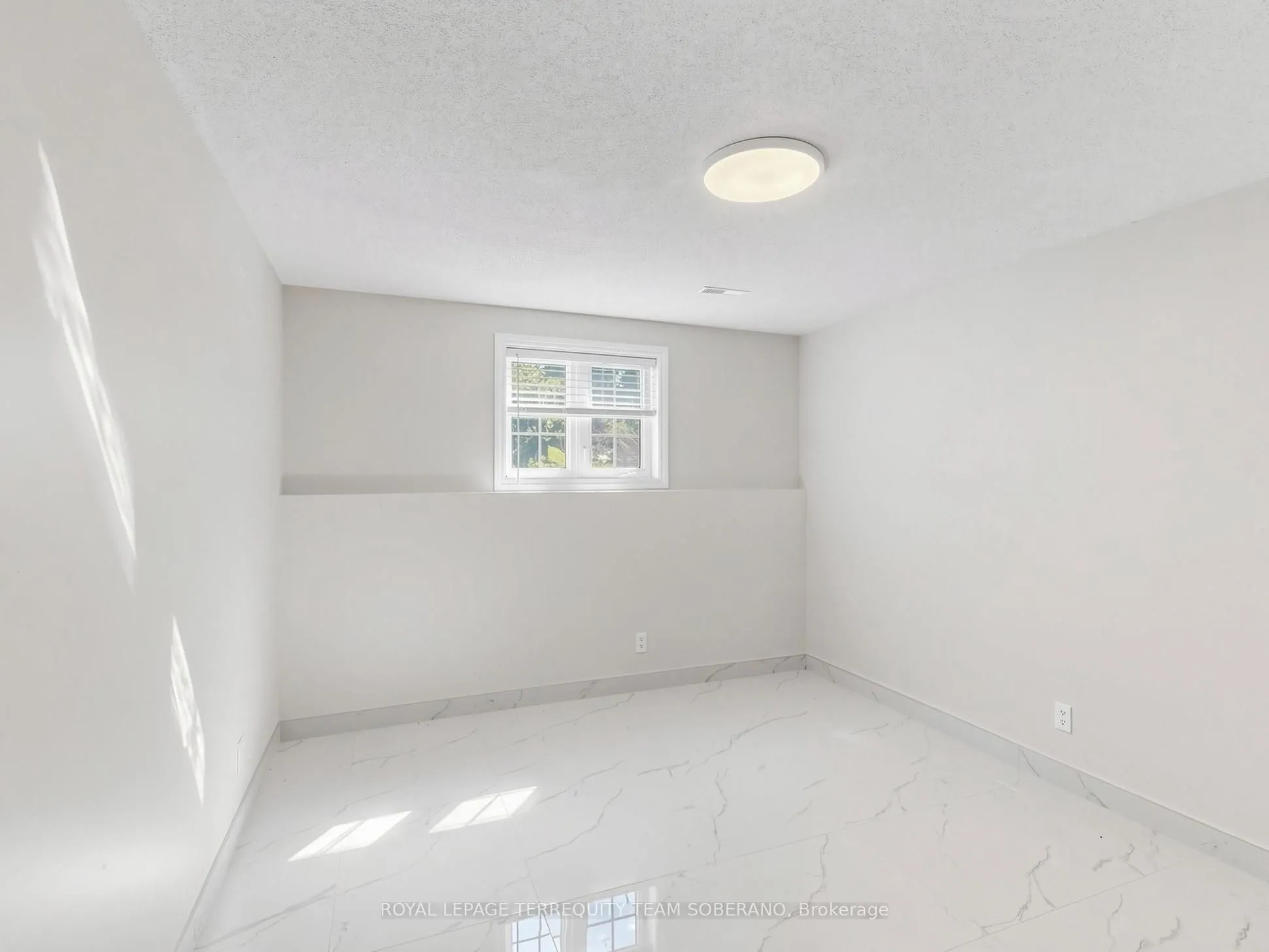 125 White Oaks Avenue
