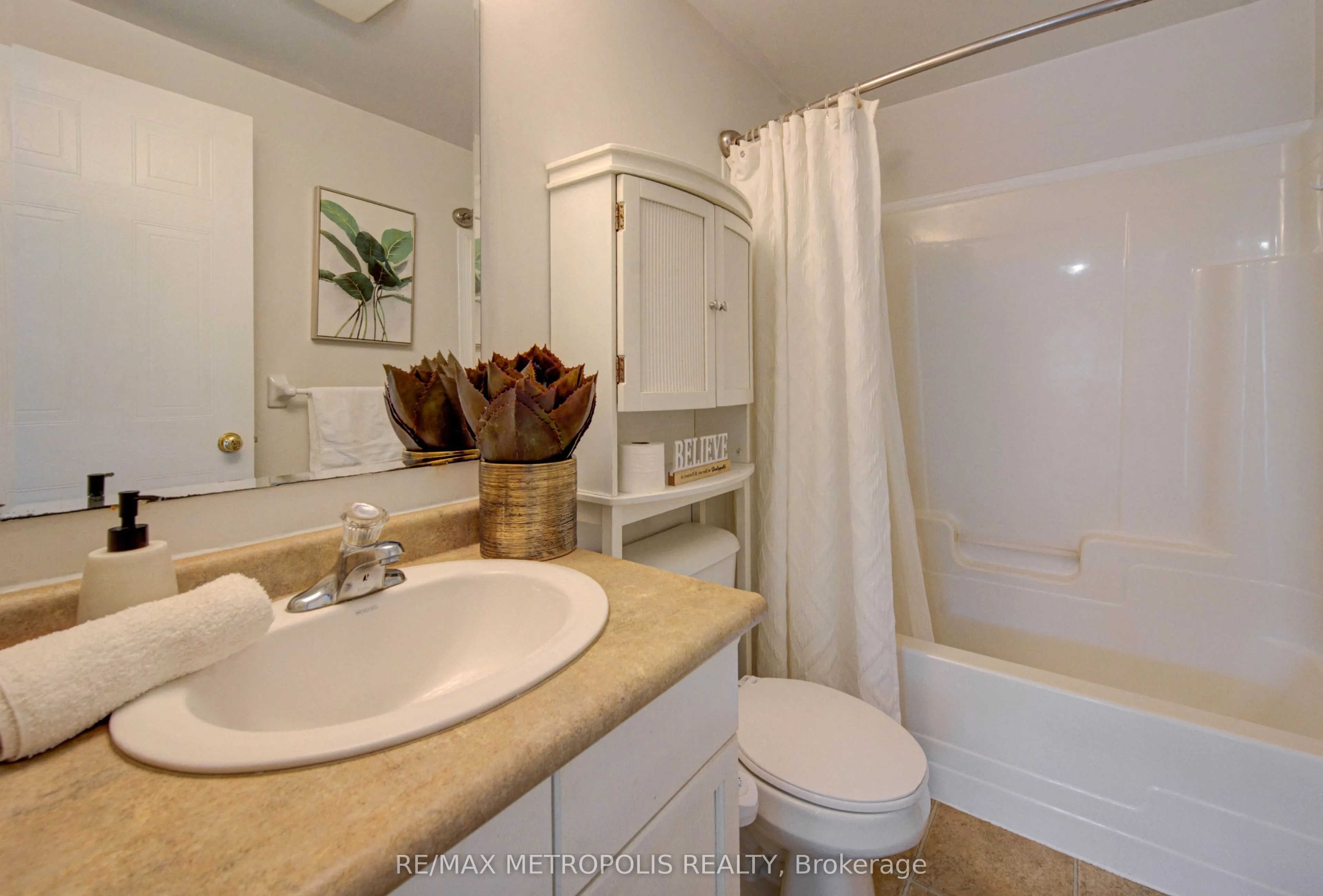 124 GOSLING Gardens #37