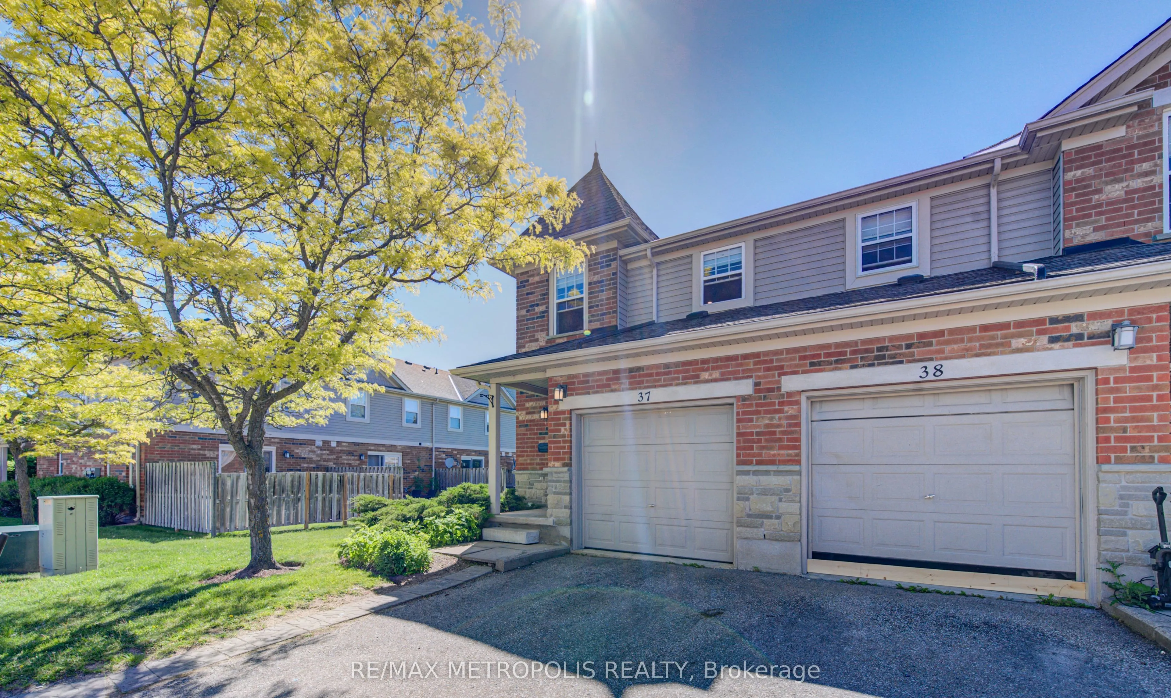 124 GOSLING Gardens #37