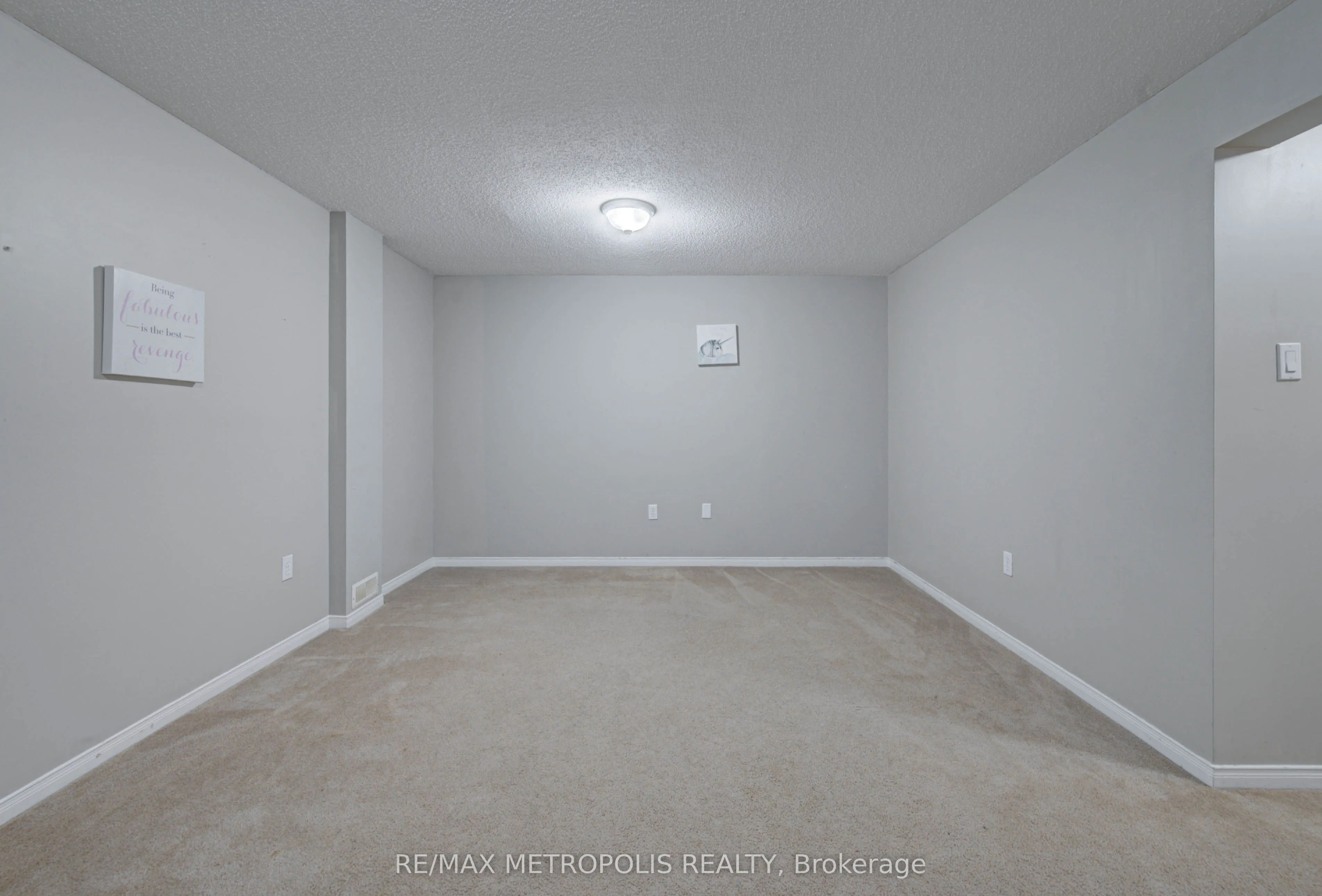 124 GOSLING Gardens #37