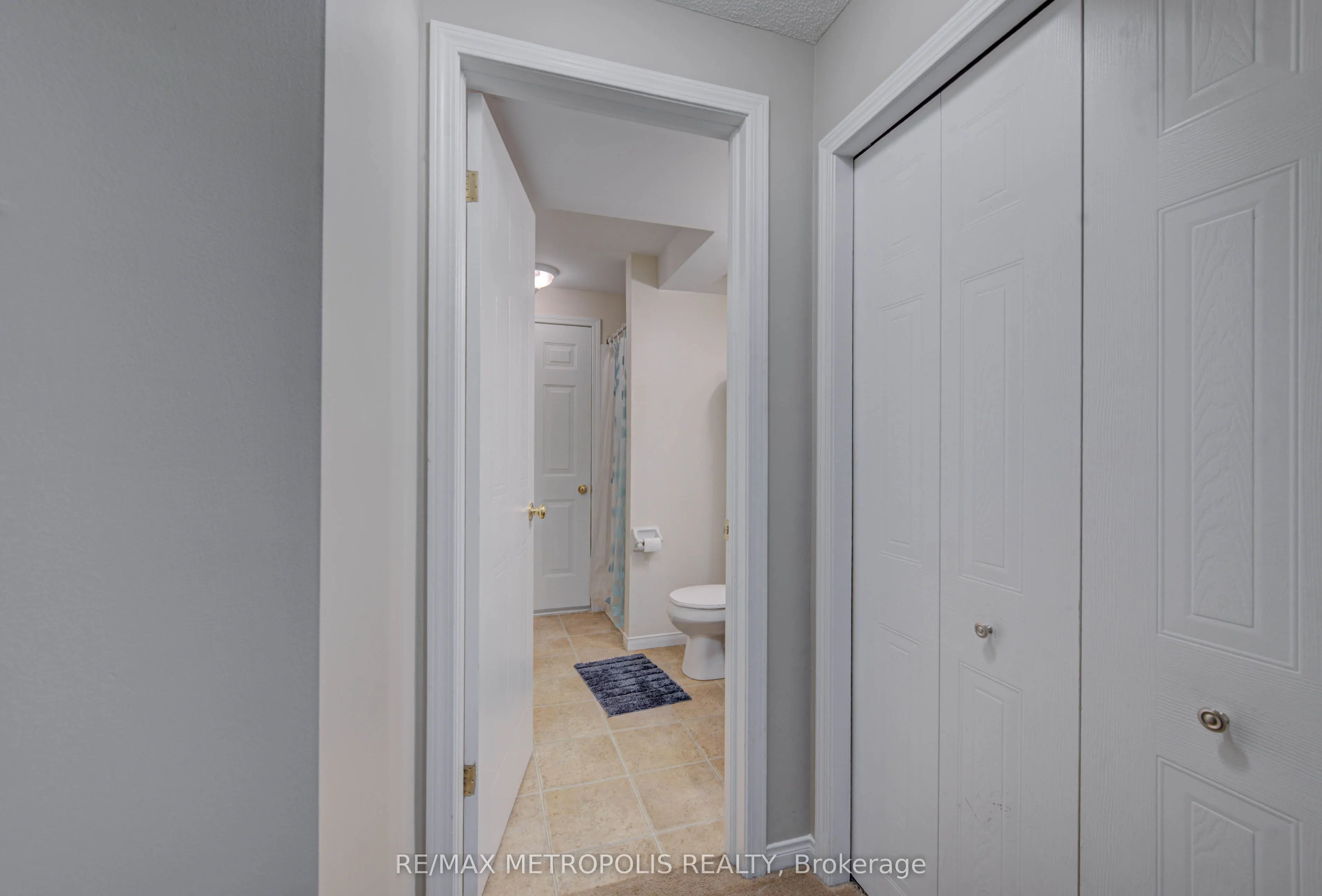 124 GOSLING Gardens #37
