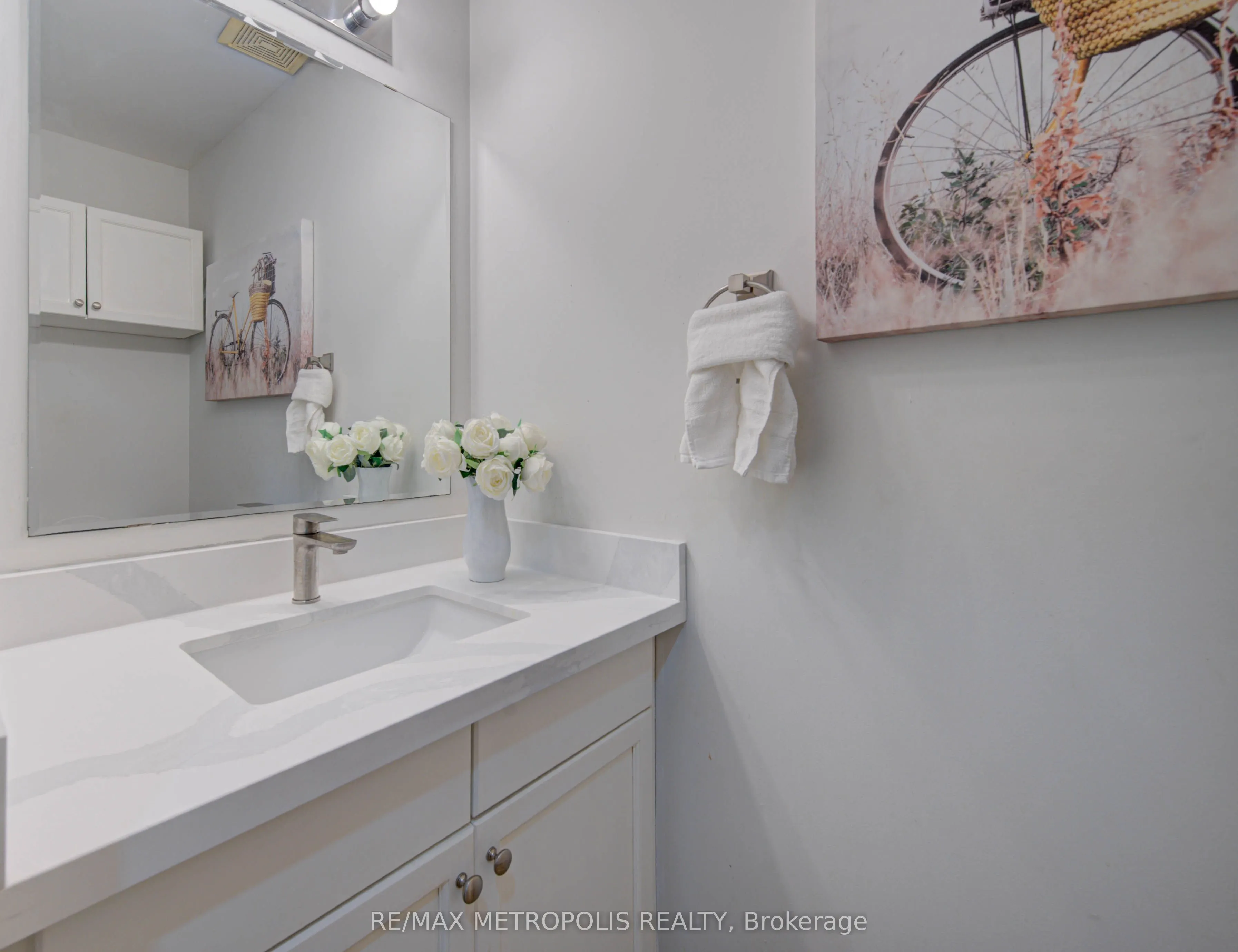 124 GOSLING Gardens #37