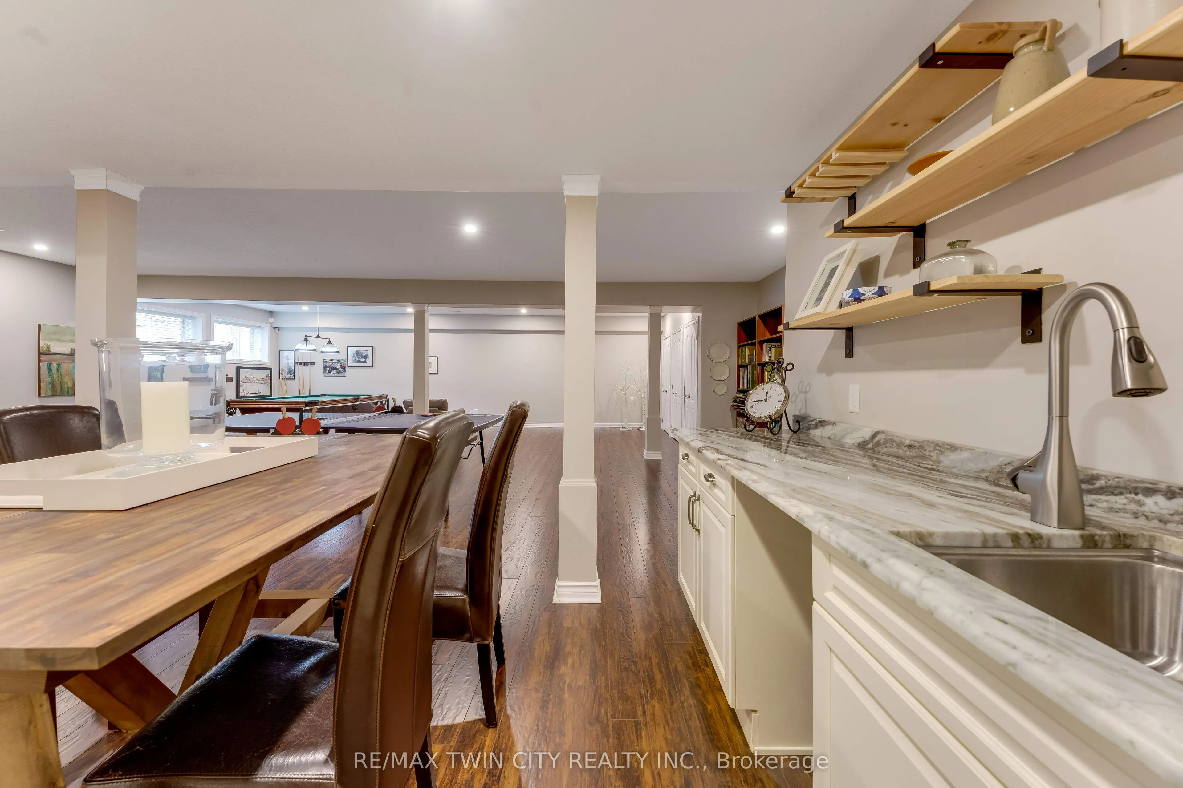 213 Edgewater Crescent