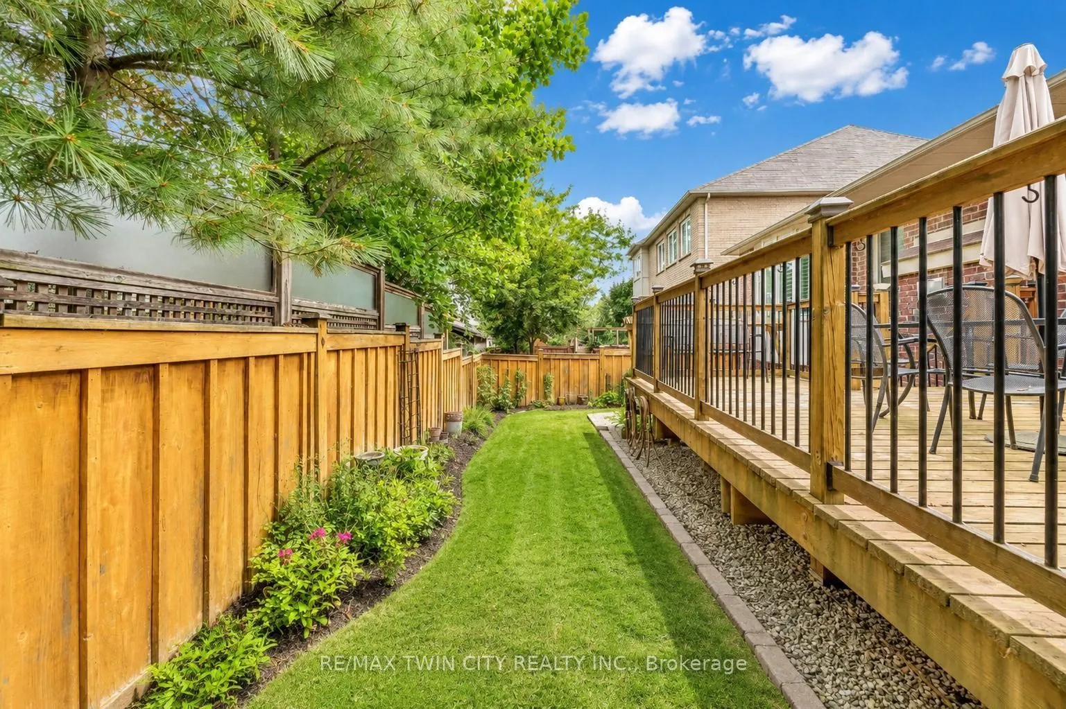 213 Edgewater Crescent