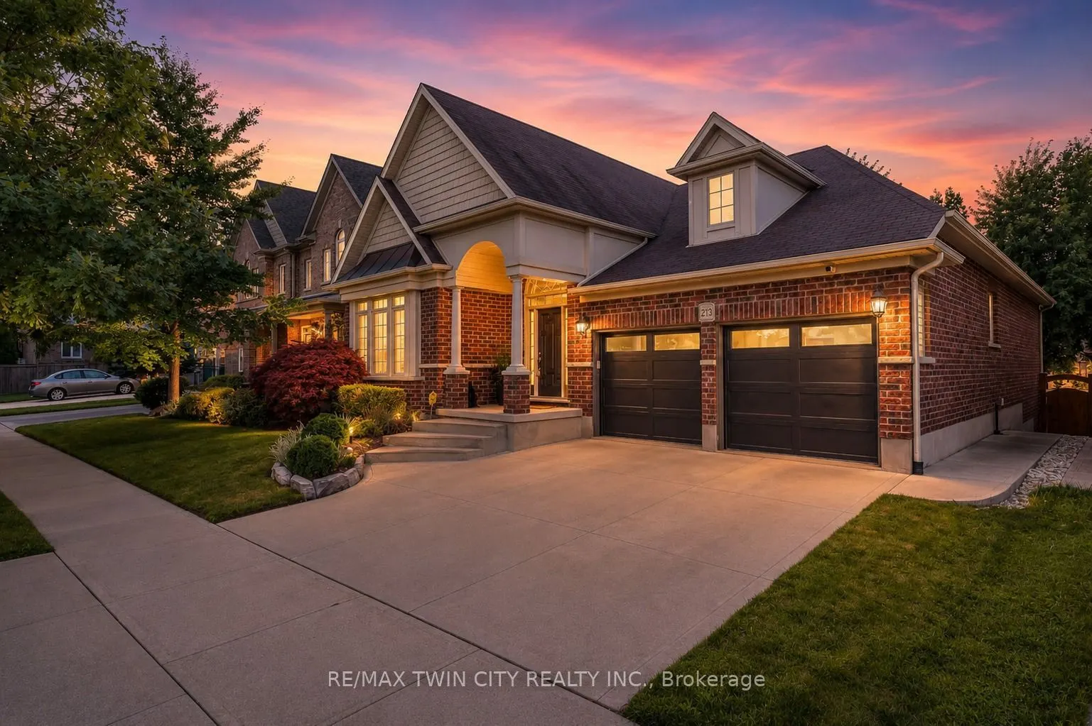 213 Edgewater Crescent