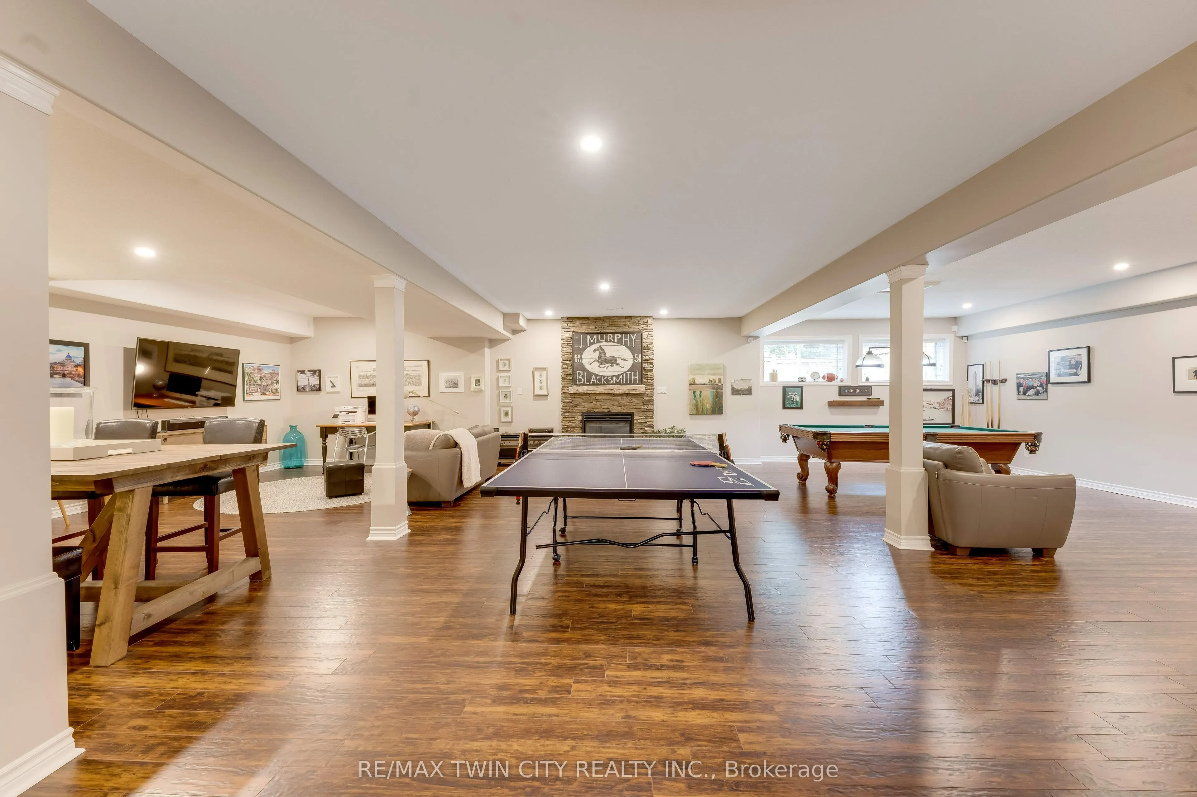 213 Edgewater Crescent