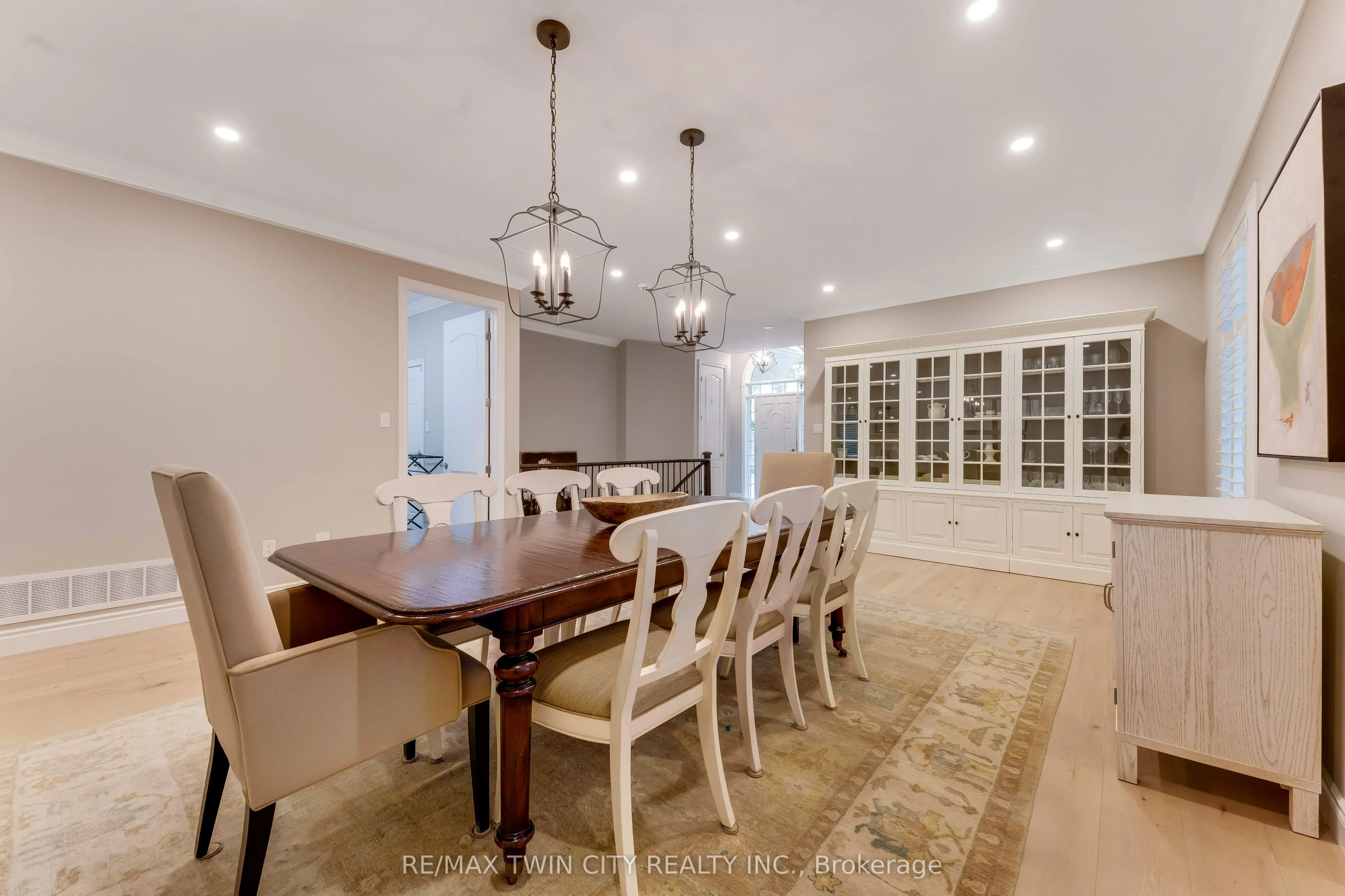 213 Edgewater Crescent