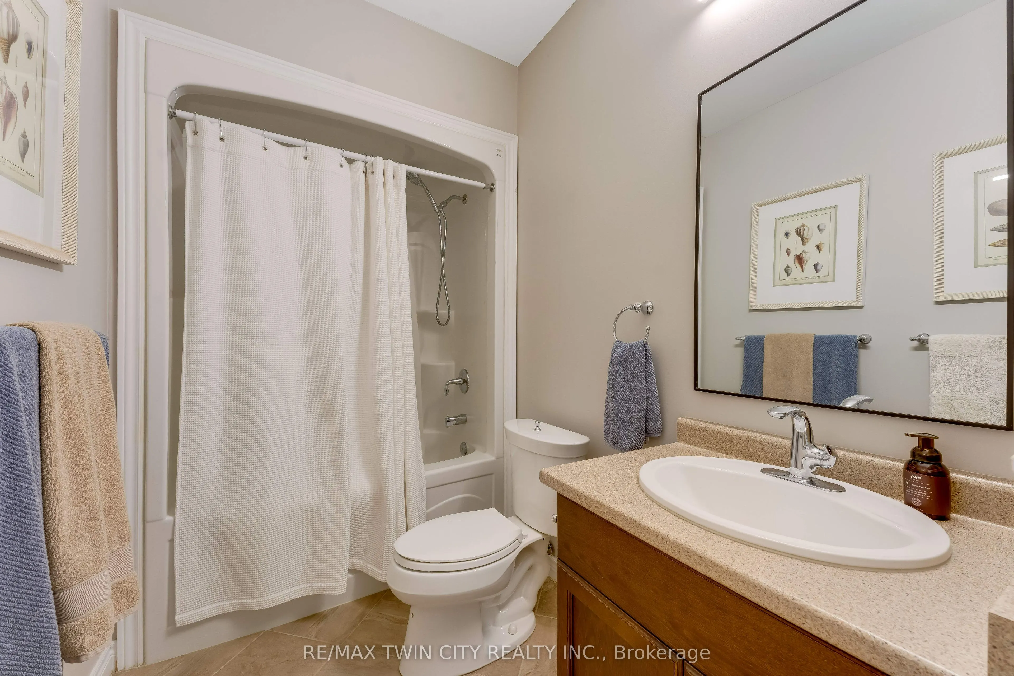 213 Edgewater Crescent