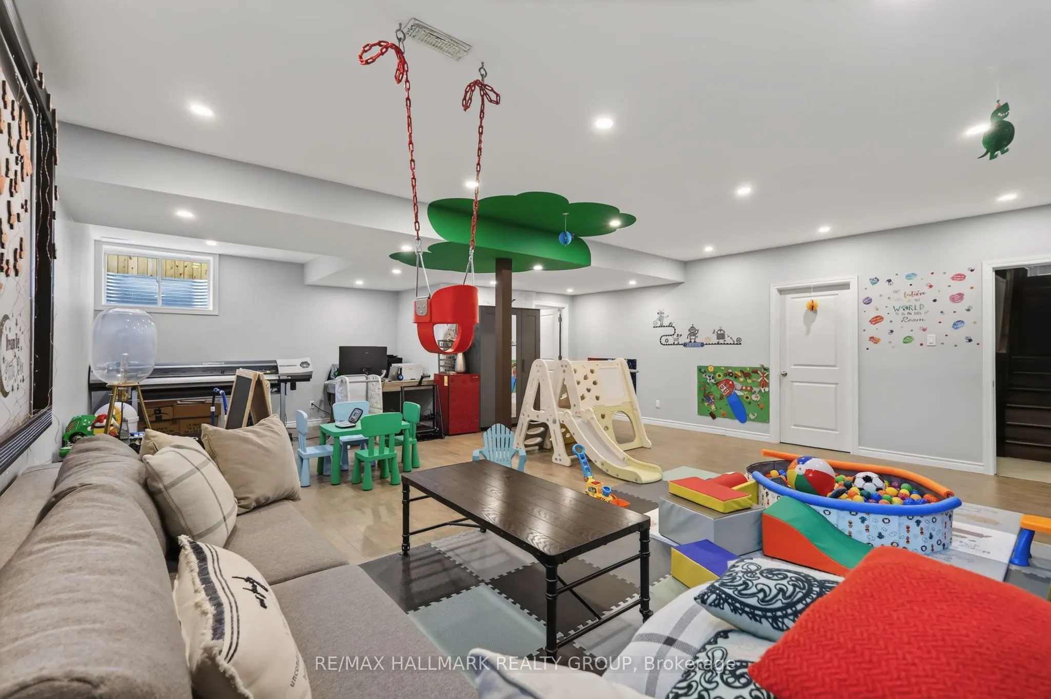 878 EXCURSION Way