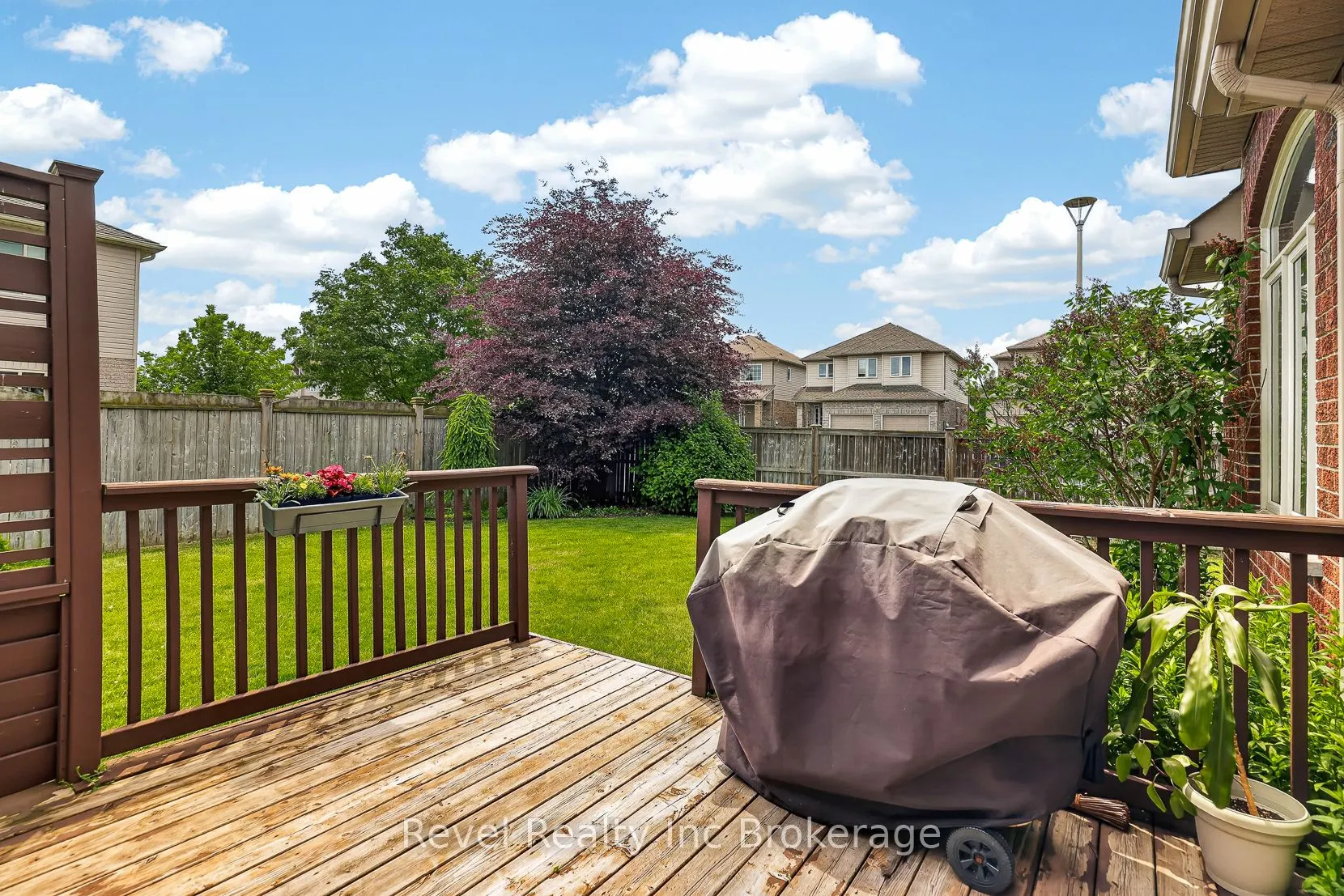 762 Frontenac Crescent