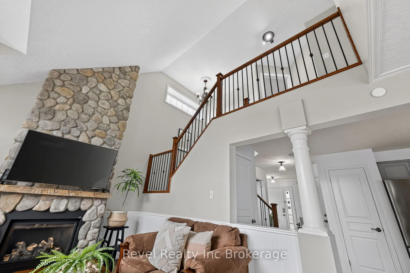 762 Frontenac Crescent