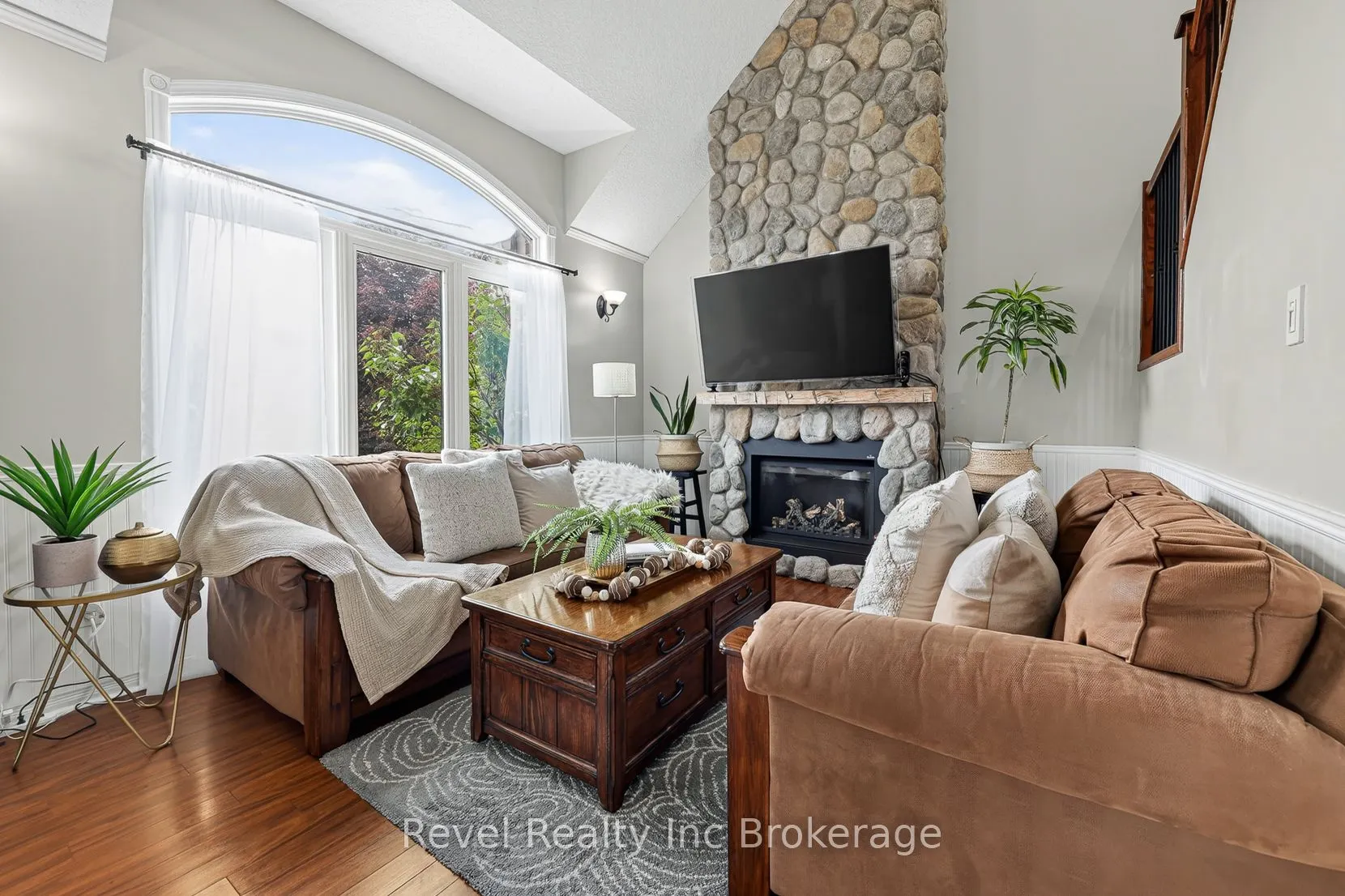 762 Frontenac Crescent
