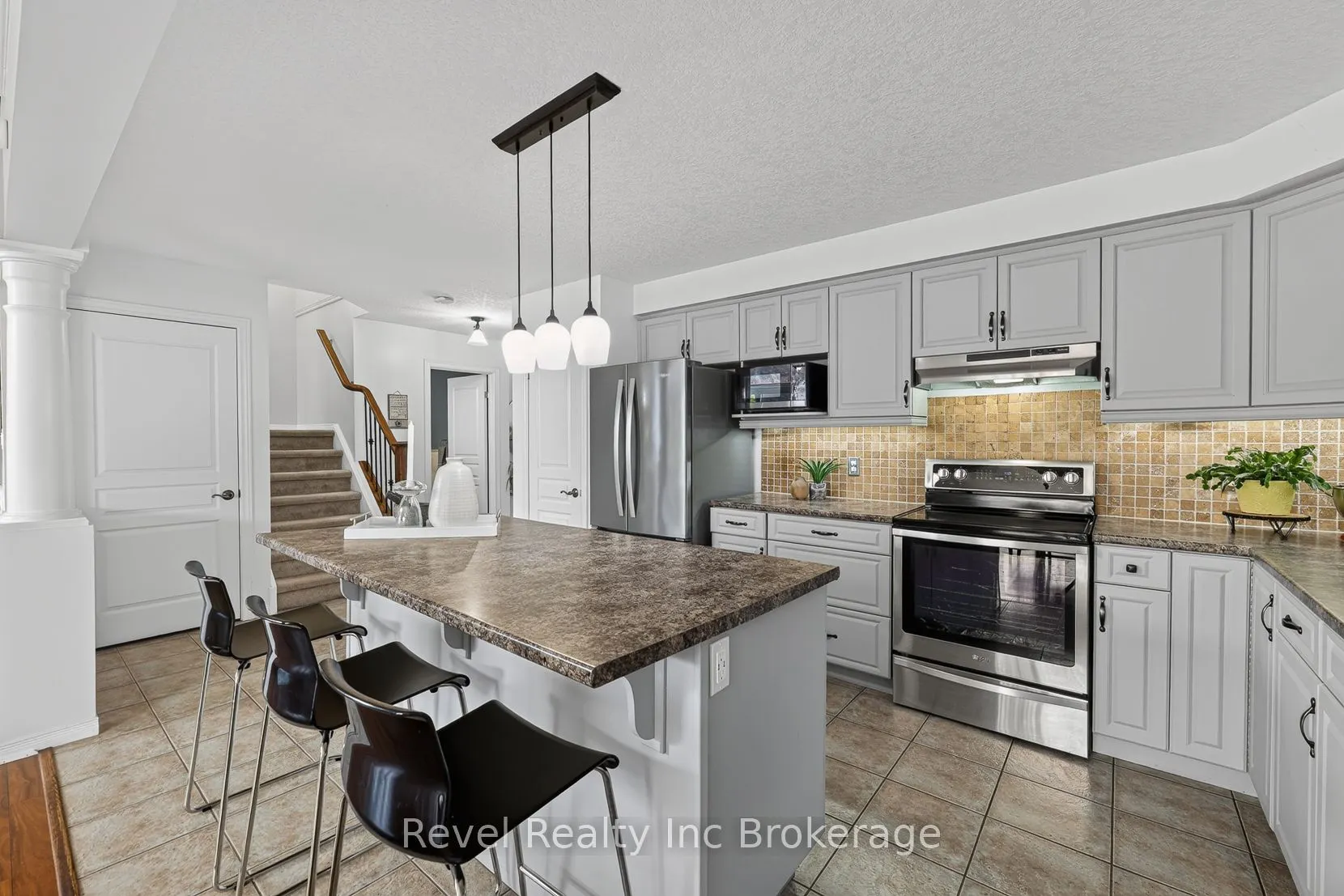 762 Frontenac Crescent