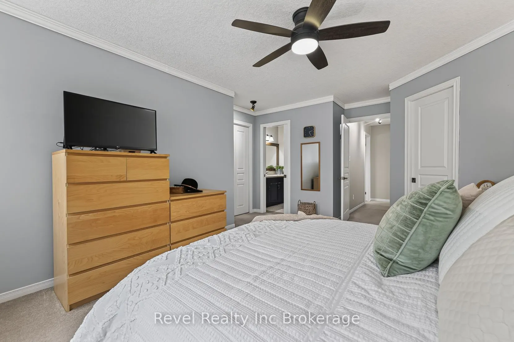 762 Frontenac Crescent