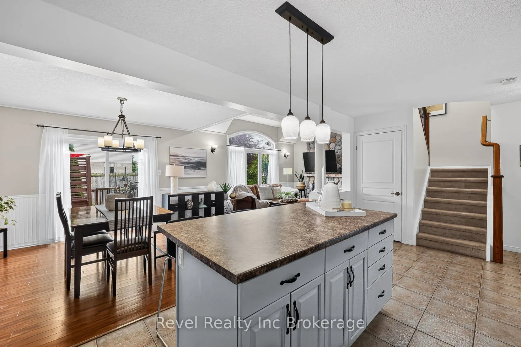 762 Frontenac Crescent