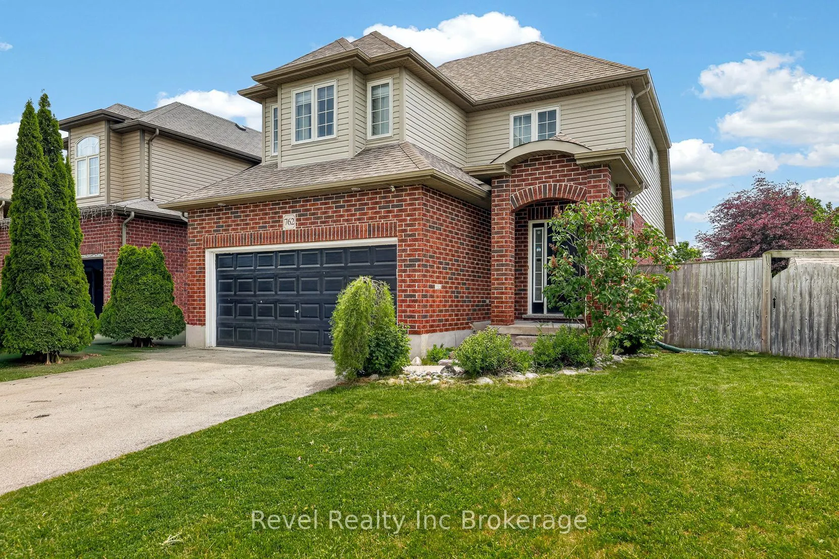 762 Frontenac Crescent