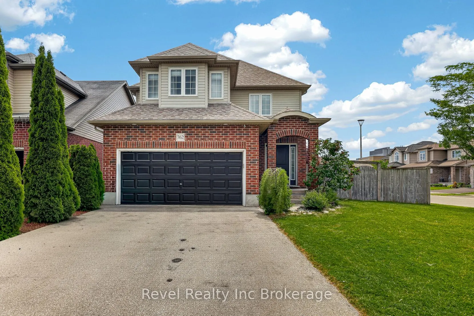 762 Frontenac Crescent
