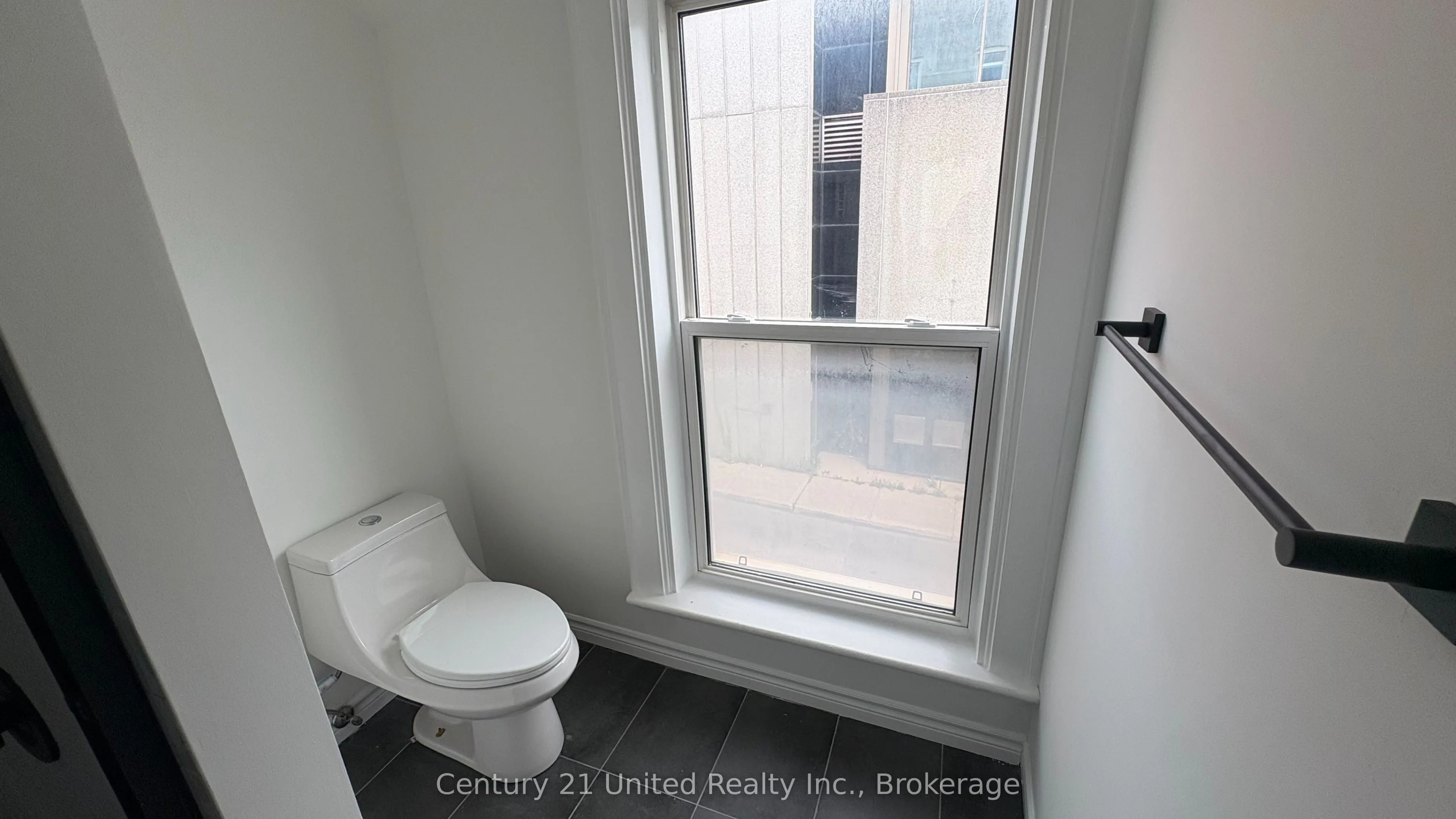 172.5 Hunter Street W #9
