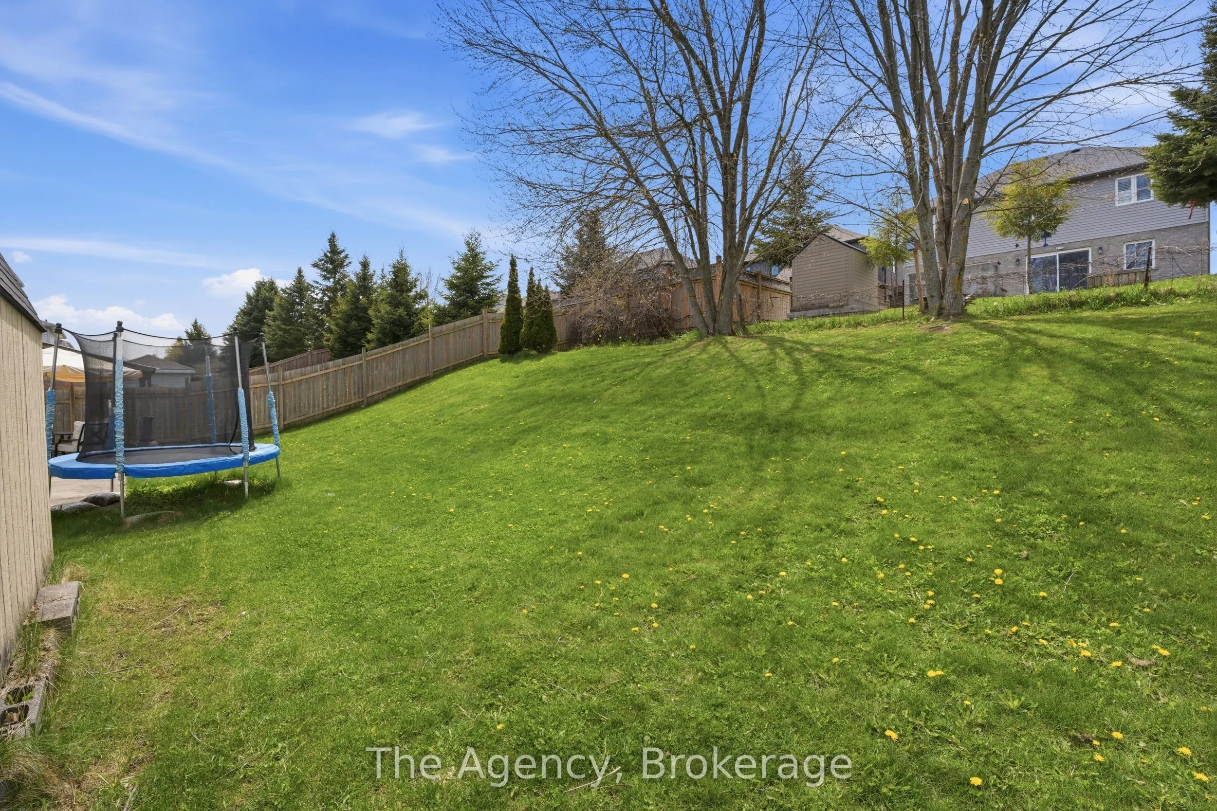 110 Leeson Street S