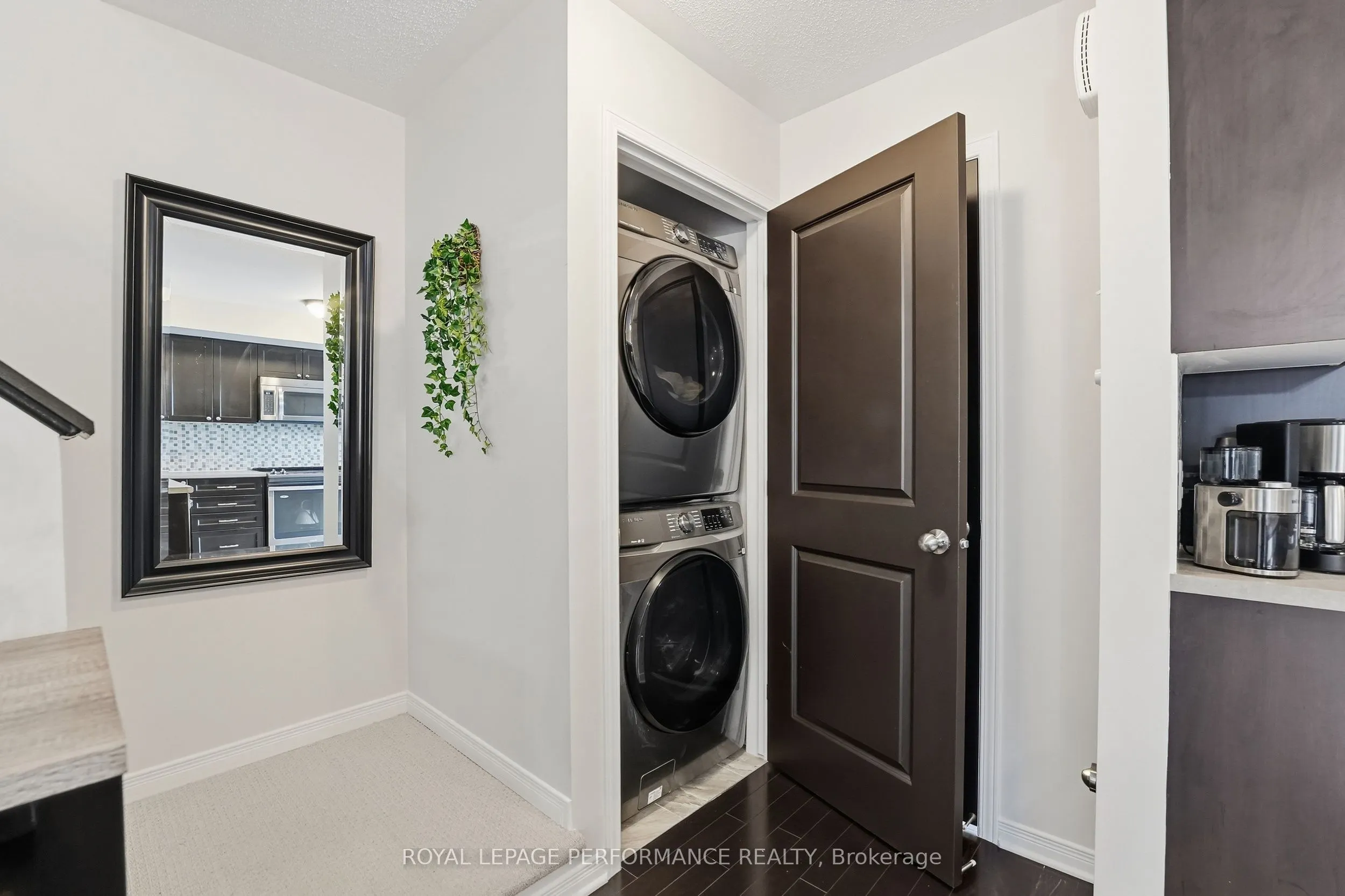 275 Eric Czapnik Way