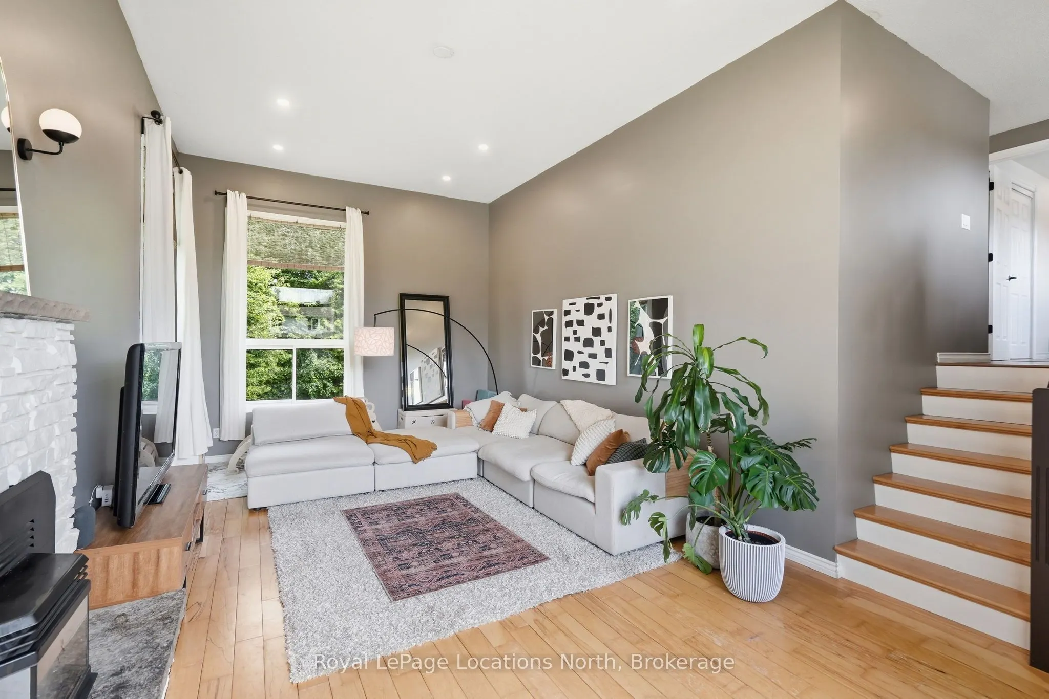 2595 6th Avenue W