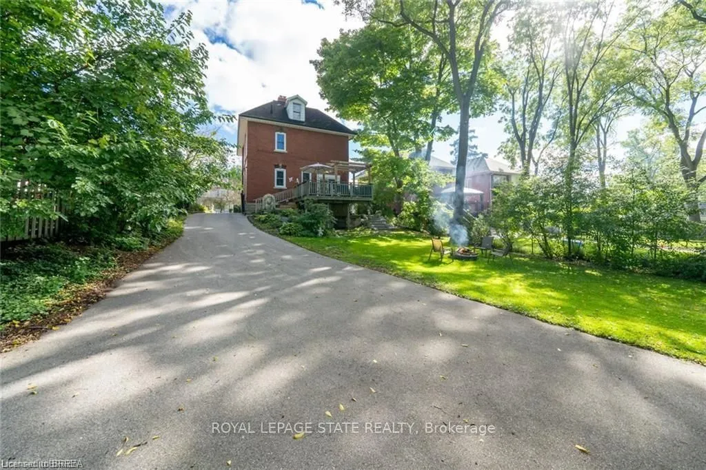 284 Colborne Street N