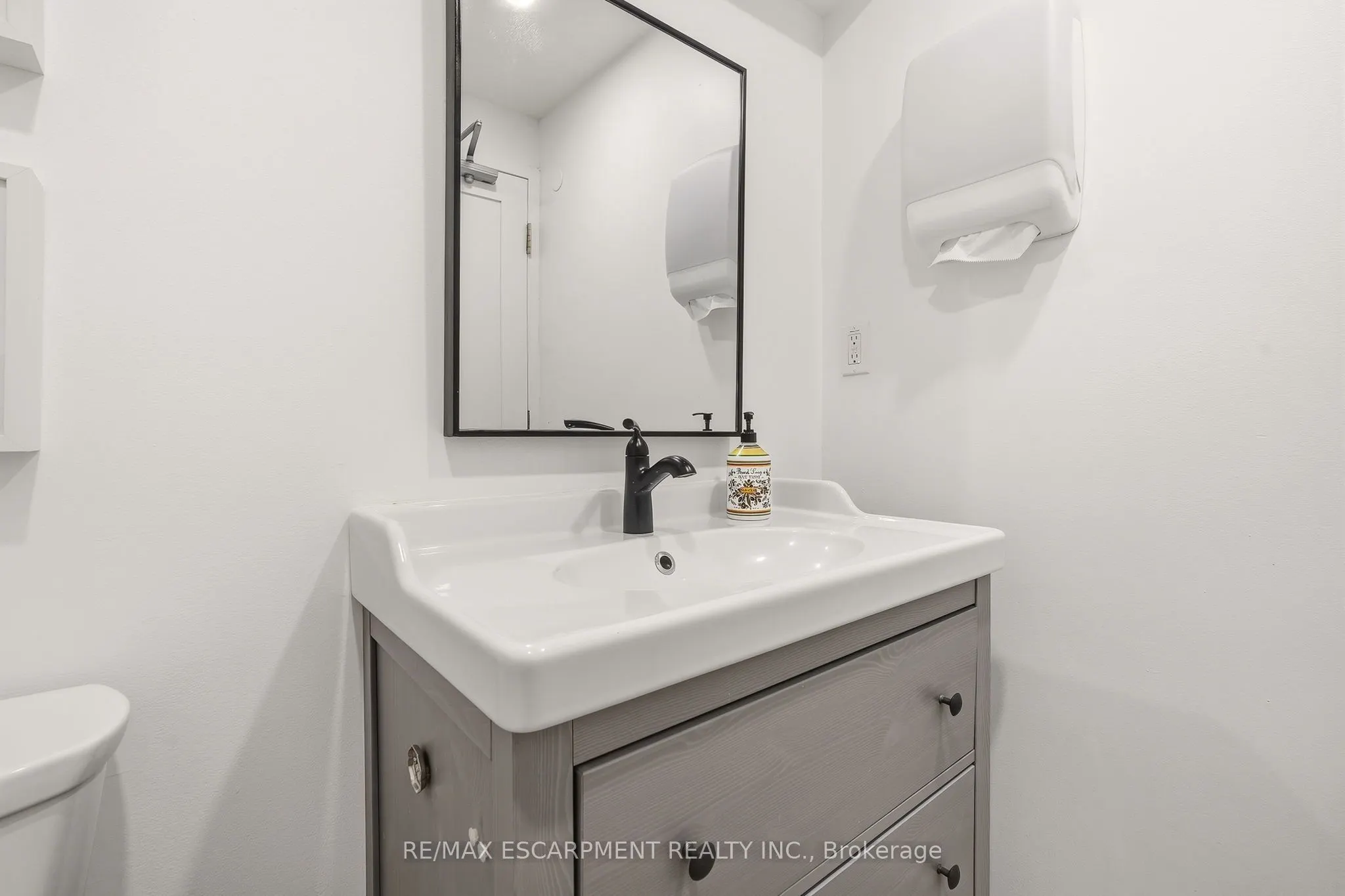 326 Wilson Street #Room 6