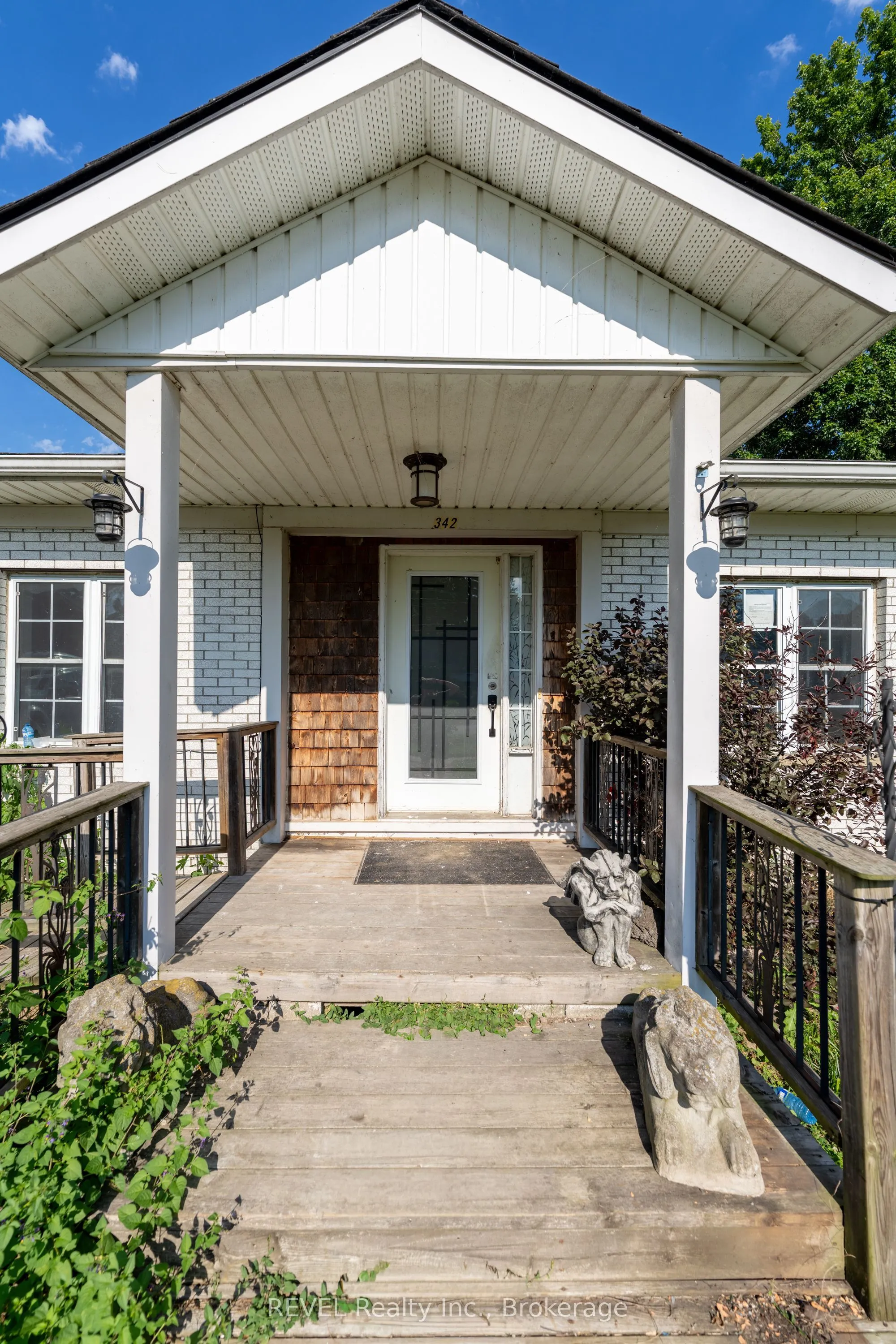 342 HELEN Street