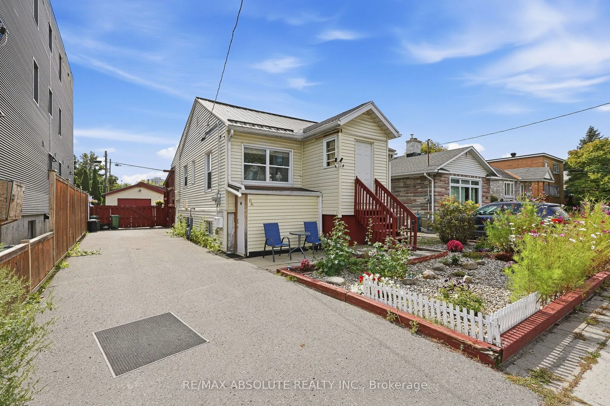 92 Jolliet Avenue