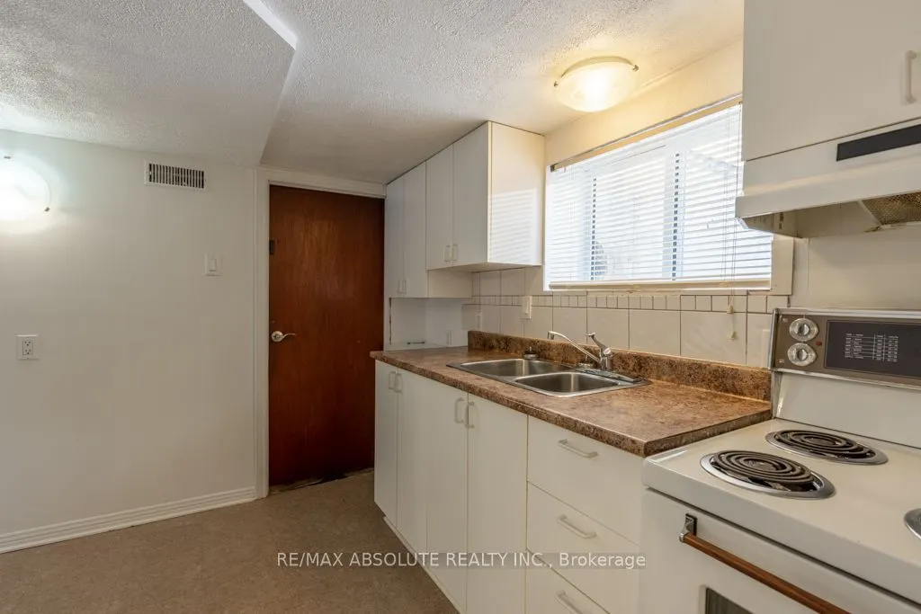 92 Jolliet Avenue
