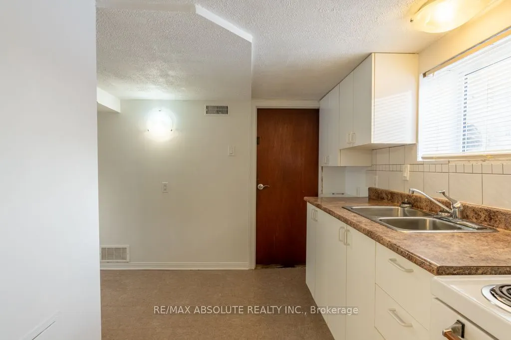 92 Jolliet Avenue