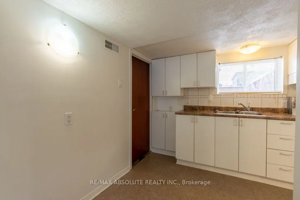 92 Jolliet Avenue