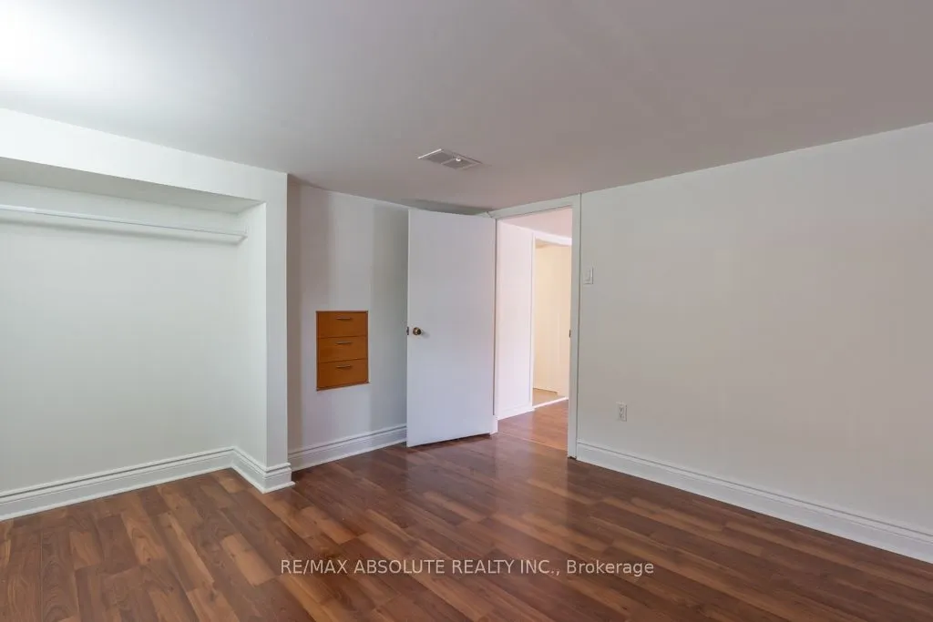 92 Jolliet Avenue