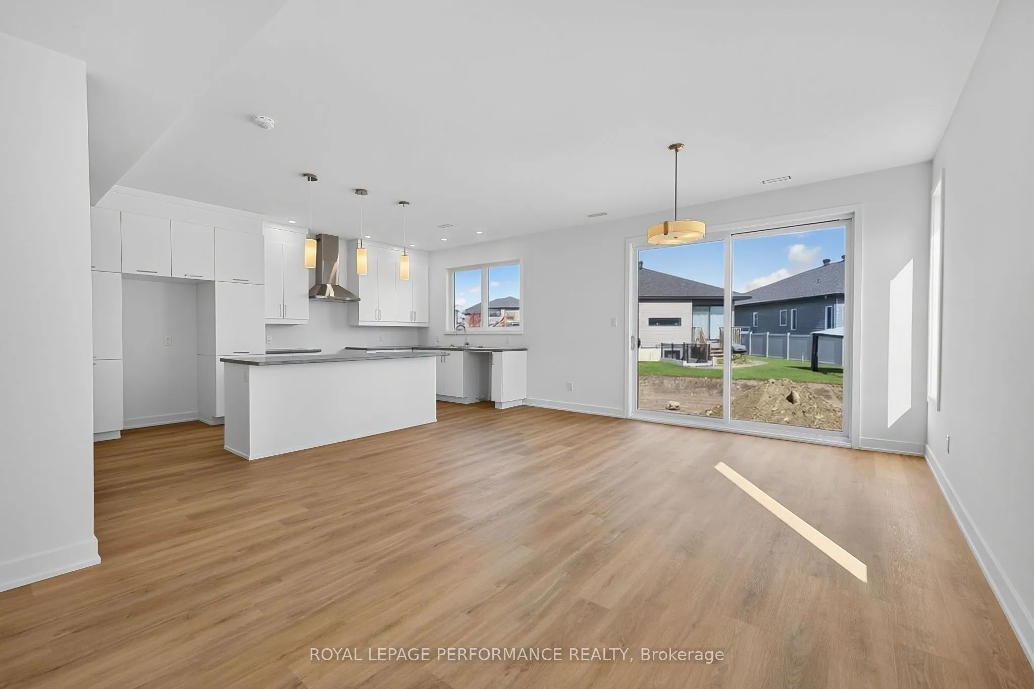 1367 DIAMOND Street